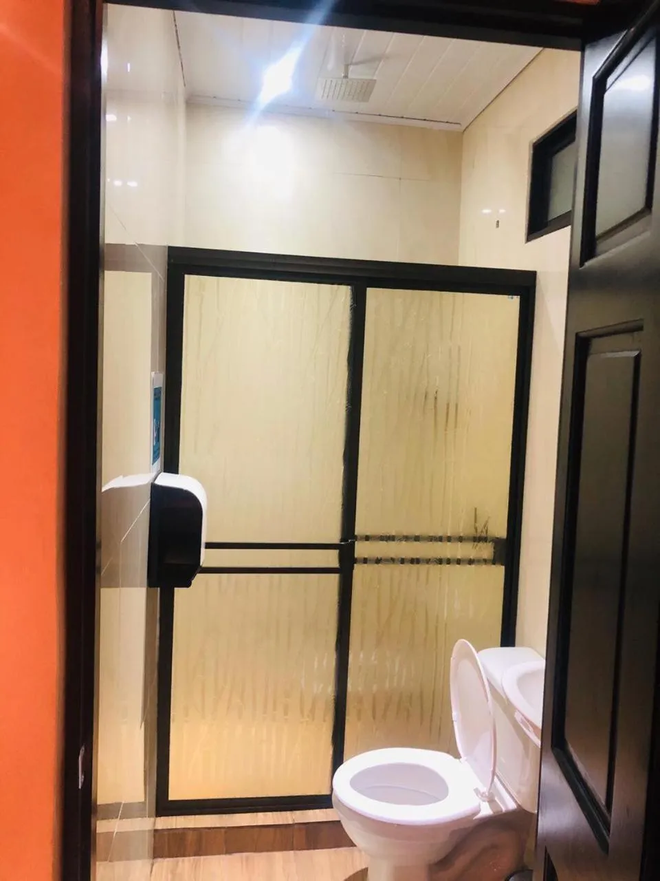 Bathroom in Millenium Manuel Antonio Park and beach