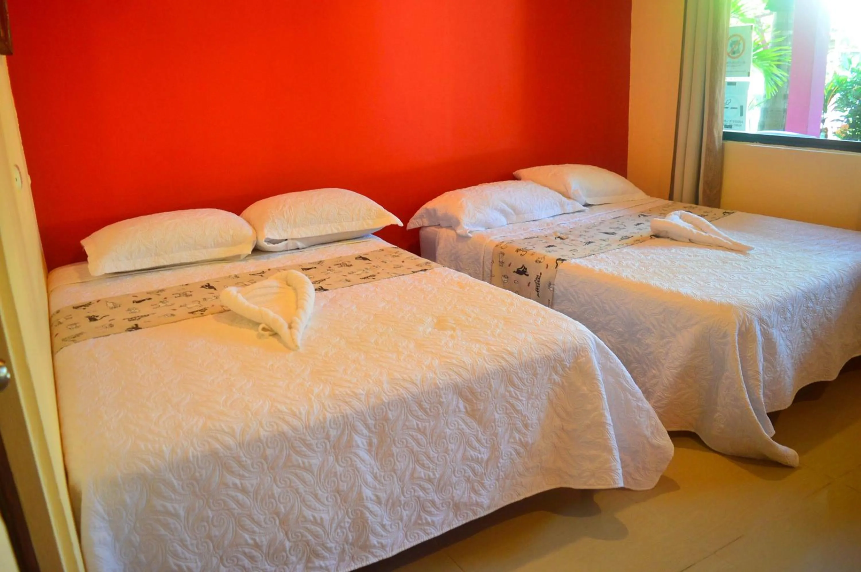 Bed in Millenium Manuel Antonio Park and beach