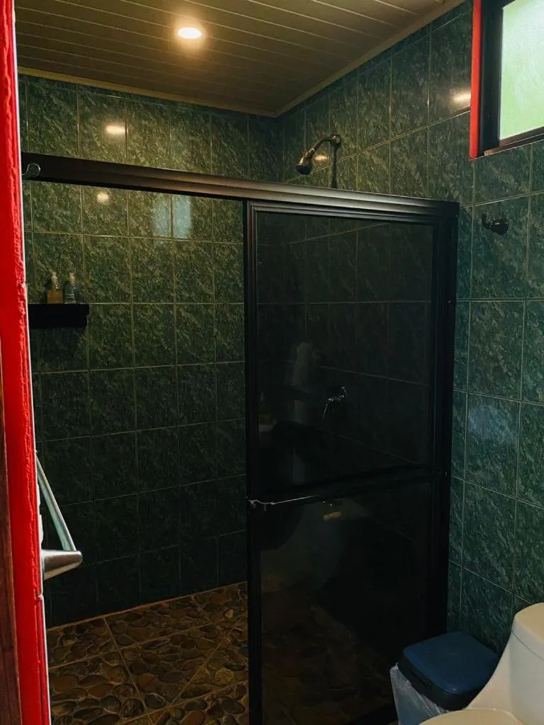 Bathroom in Millenium Manuel Antonio Park and beach