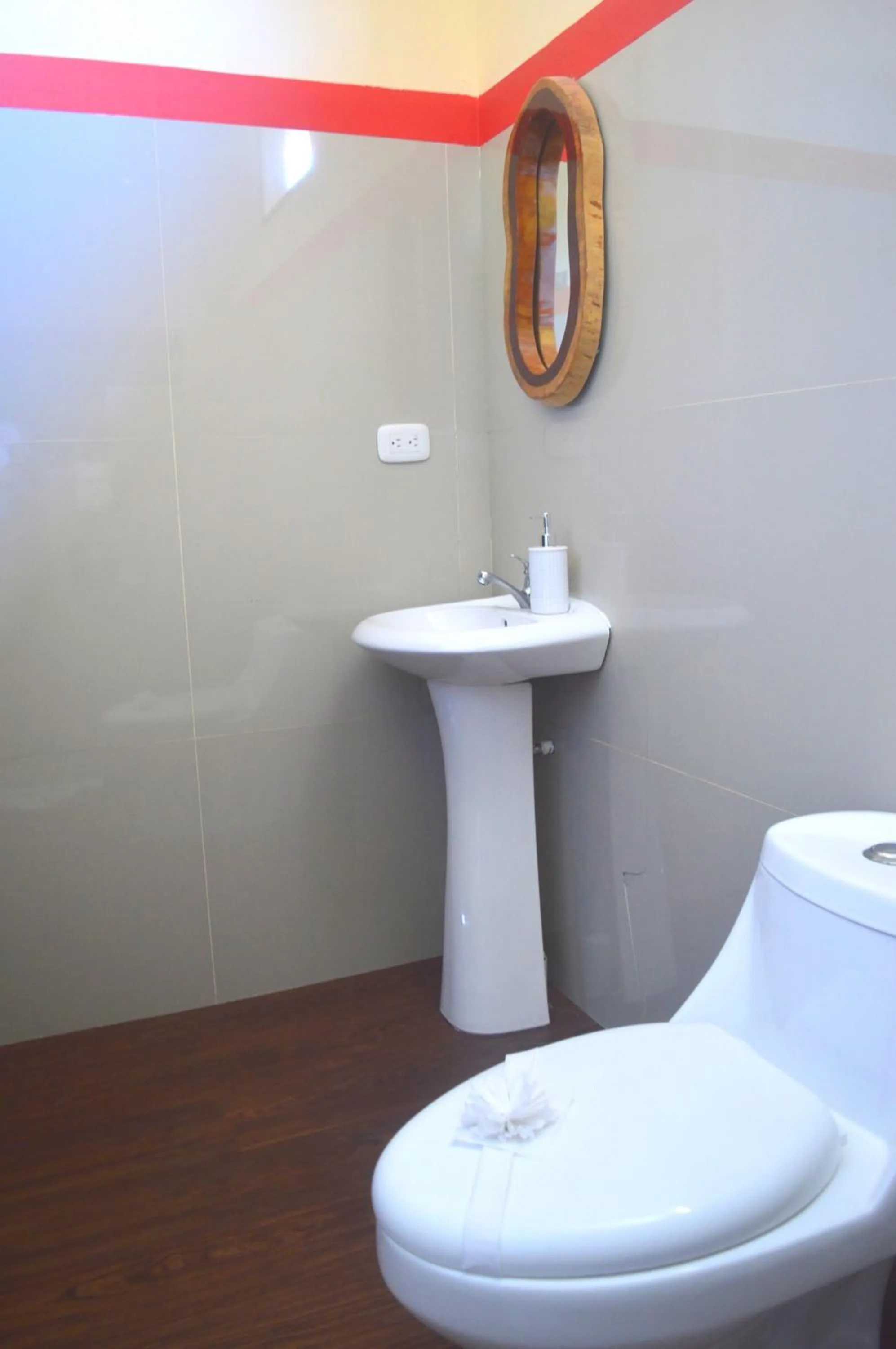 Bathroom in Millenium Manuel Antonio Park and beach