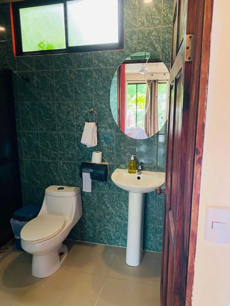 Bathroom in Millenium Manuel Antonio Park and beach