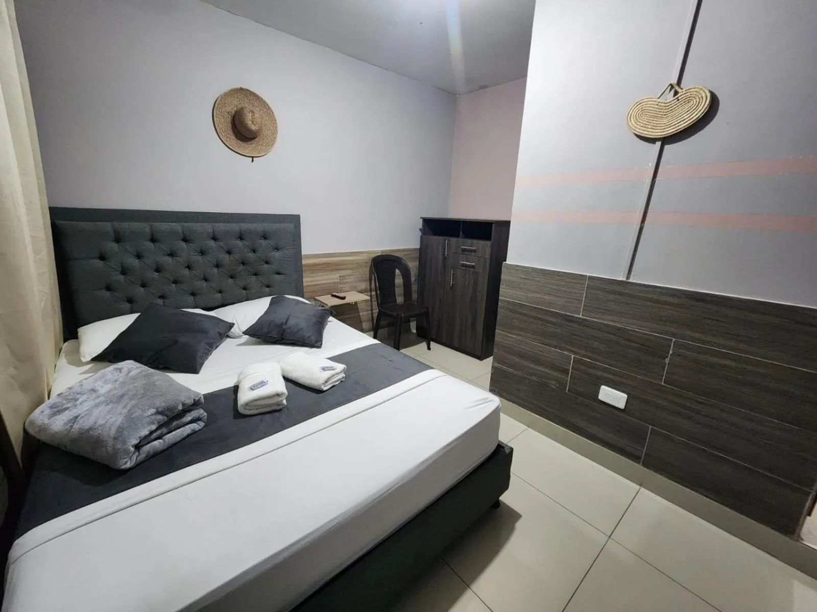 Bed in hotel medellin calasanz