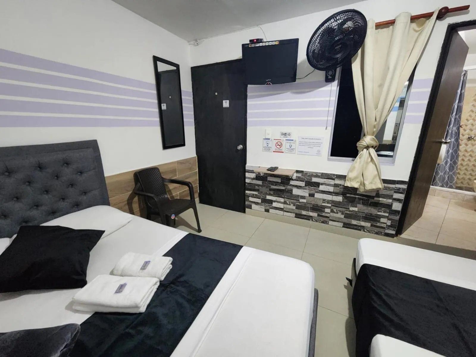 Bed in hotel medellin calasanz