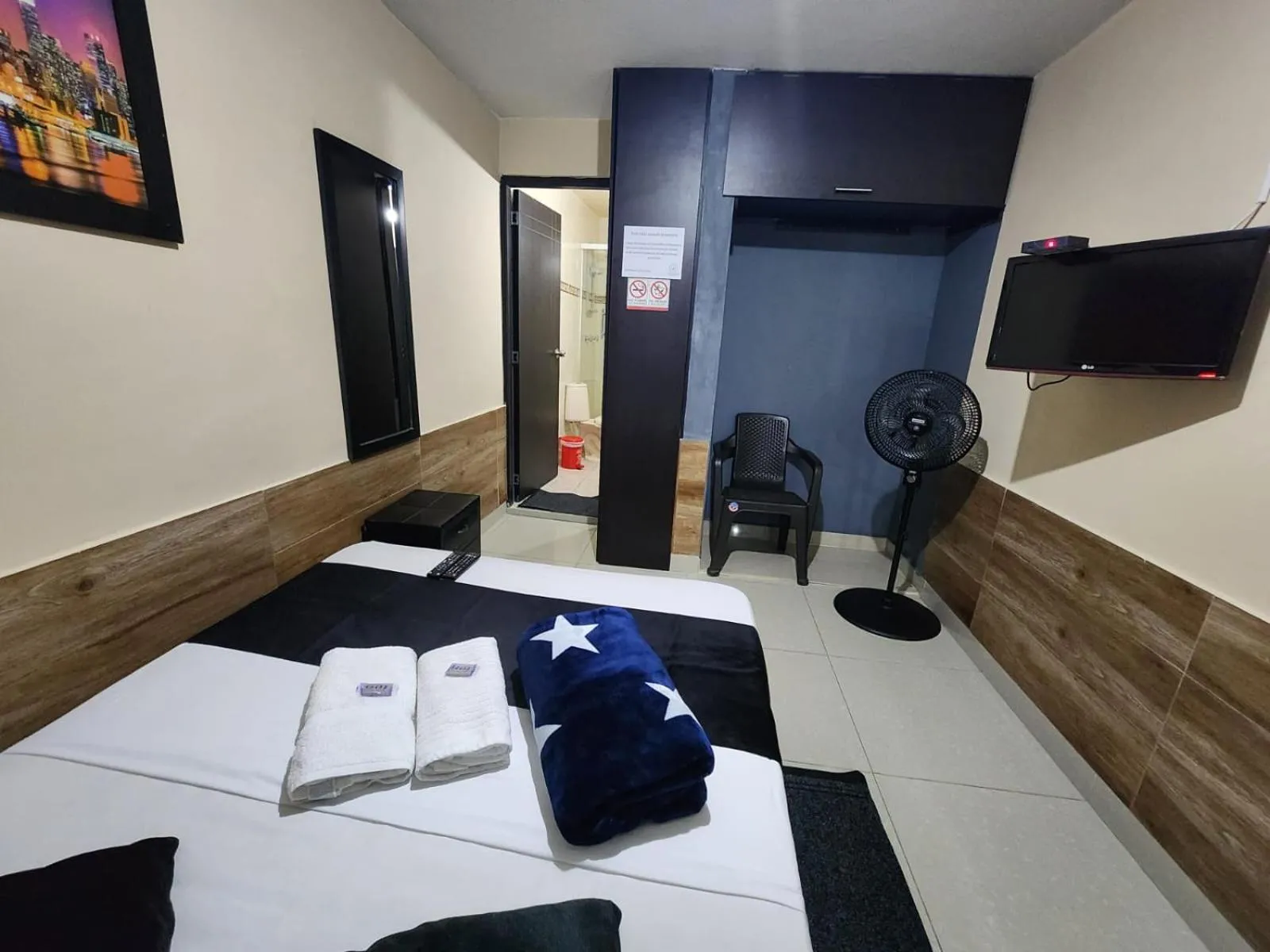 Bed in hotel medellin calasanz