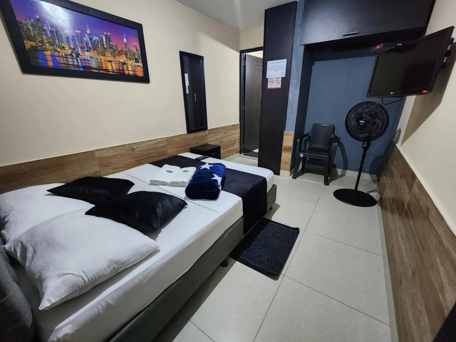 Bed in hotel medellin calasanz