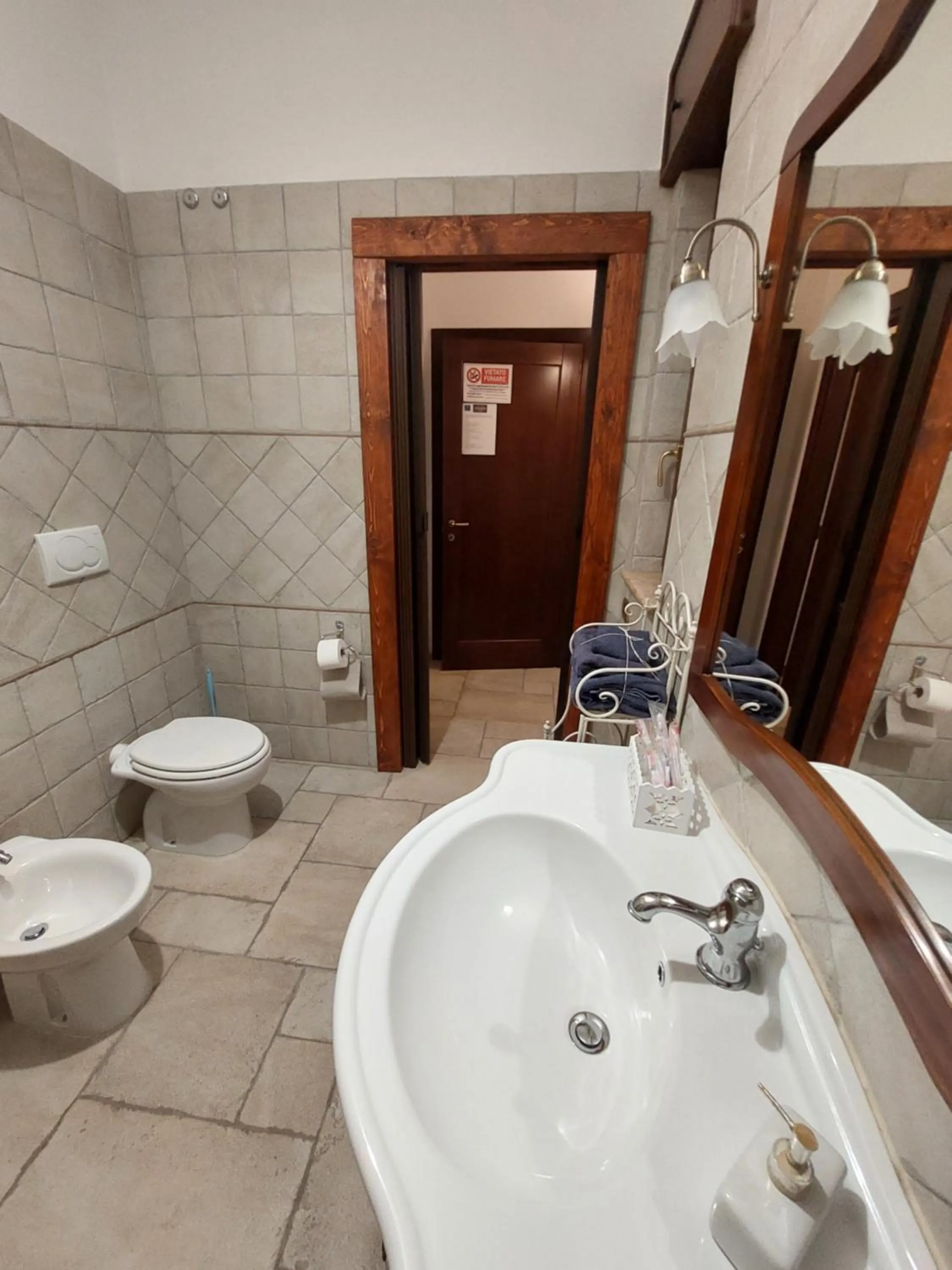 Shower in Mama Damì