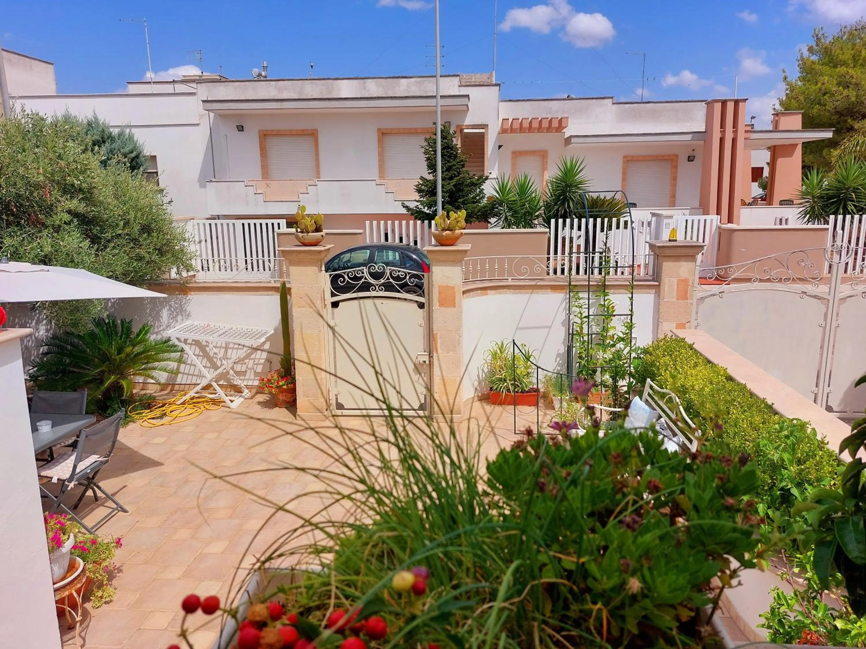 Property building in Mama Damì