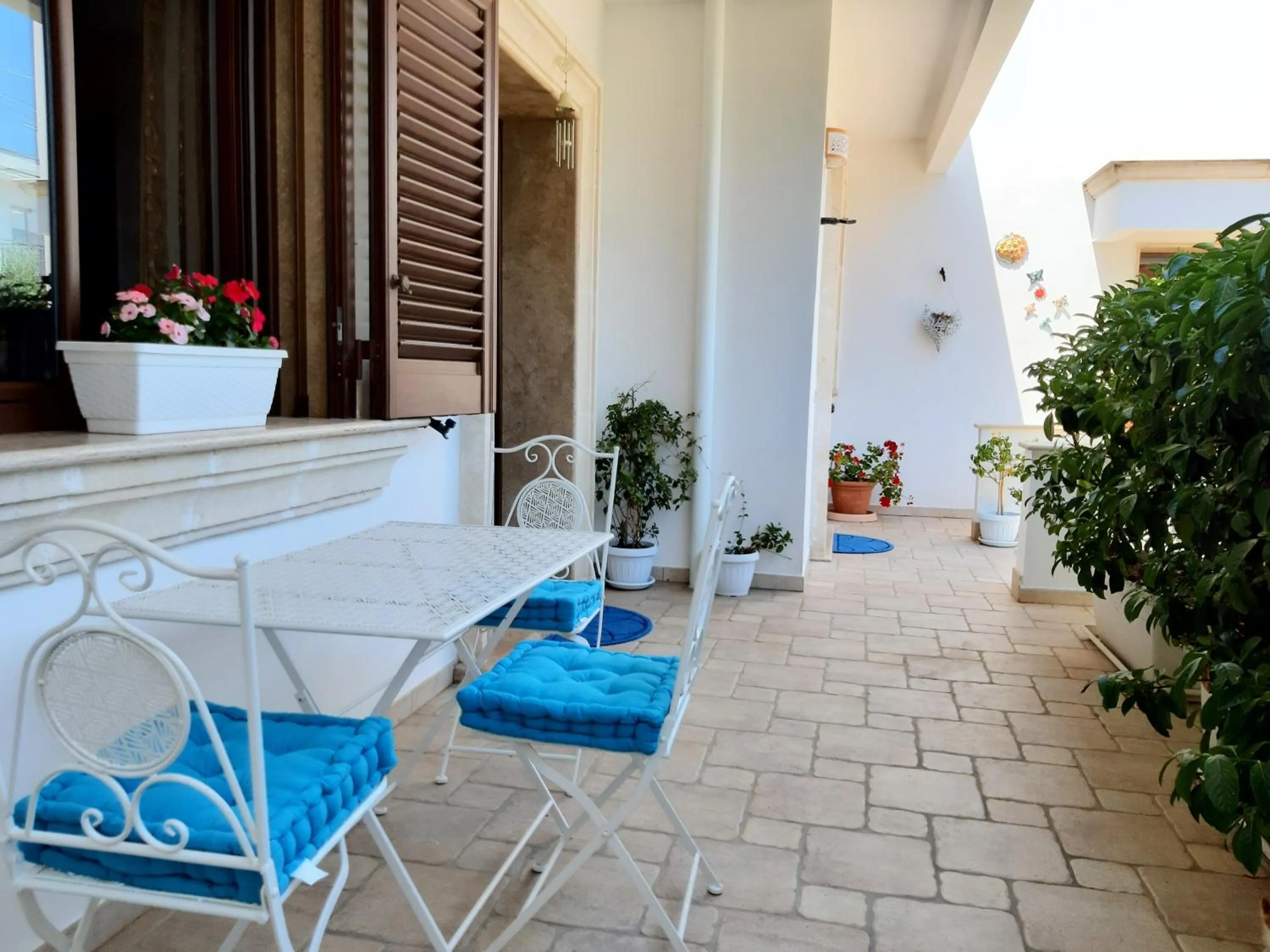 Property building in Mama Damì