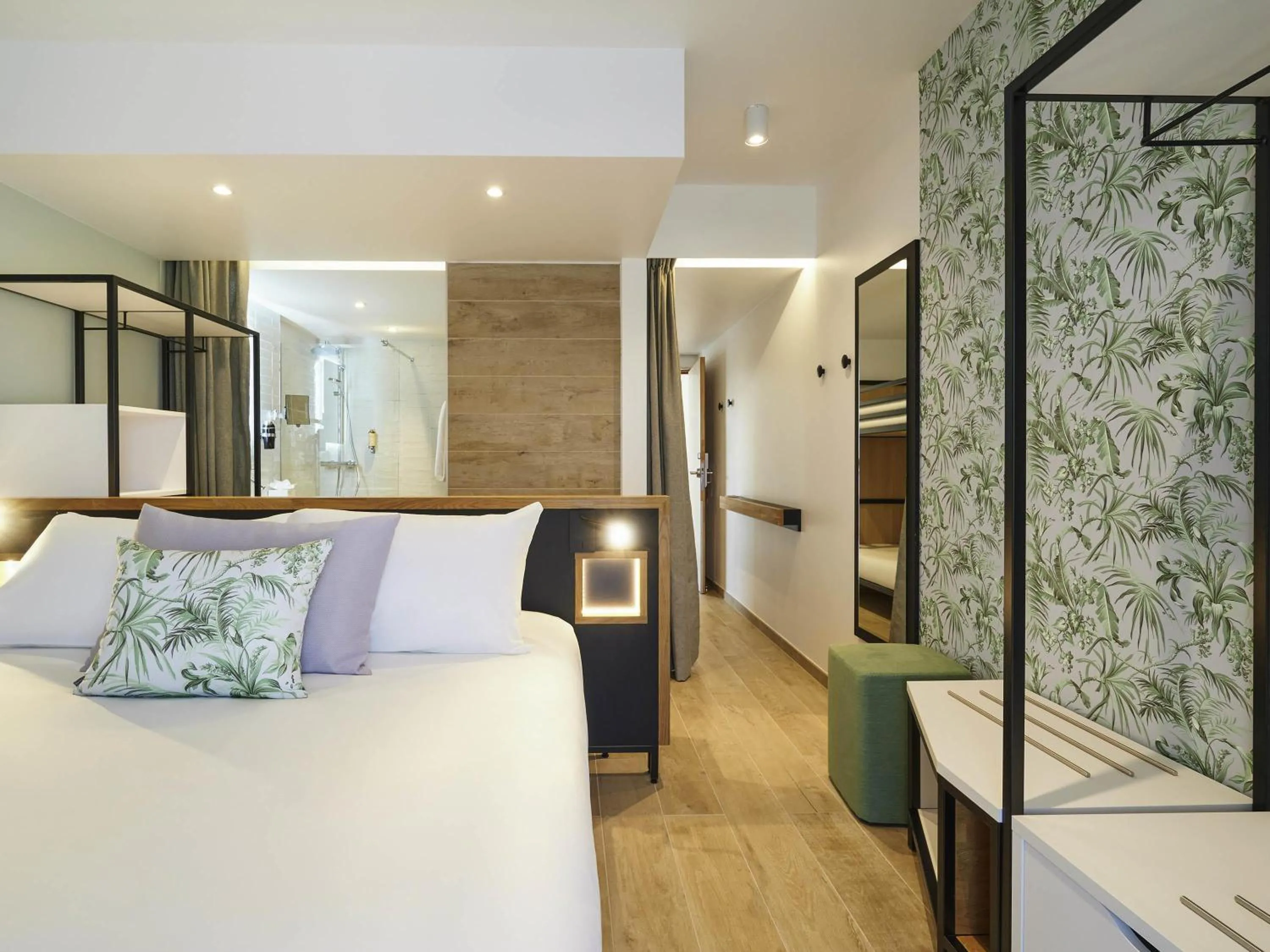 Bedroom, Bed in Mercure Avignon Gare TGV