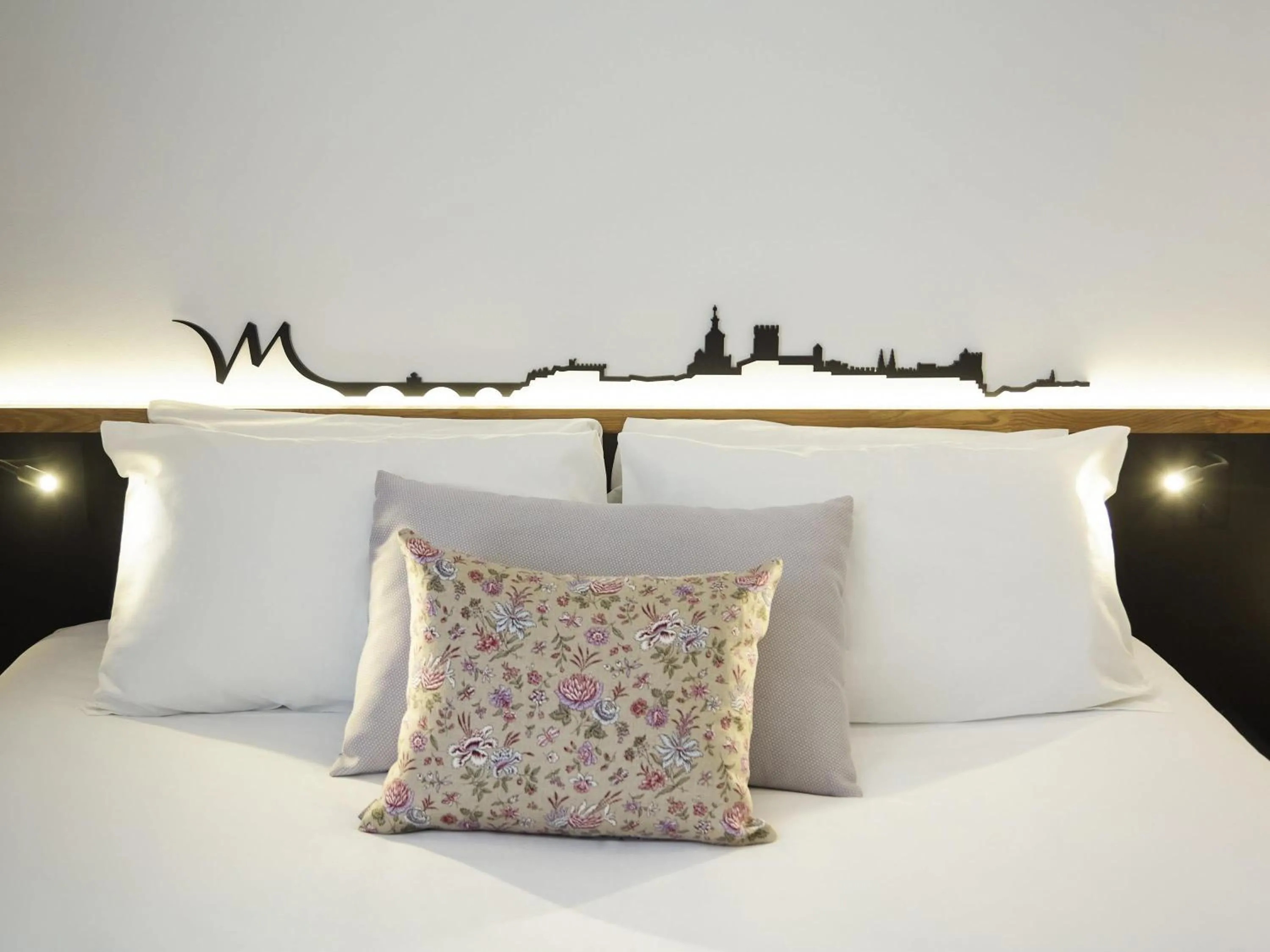 Bedroom, Bed in Mercure Avignon Gare TGV