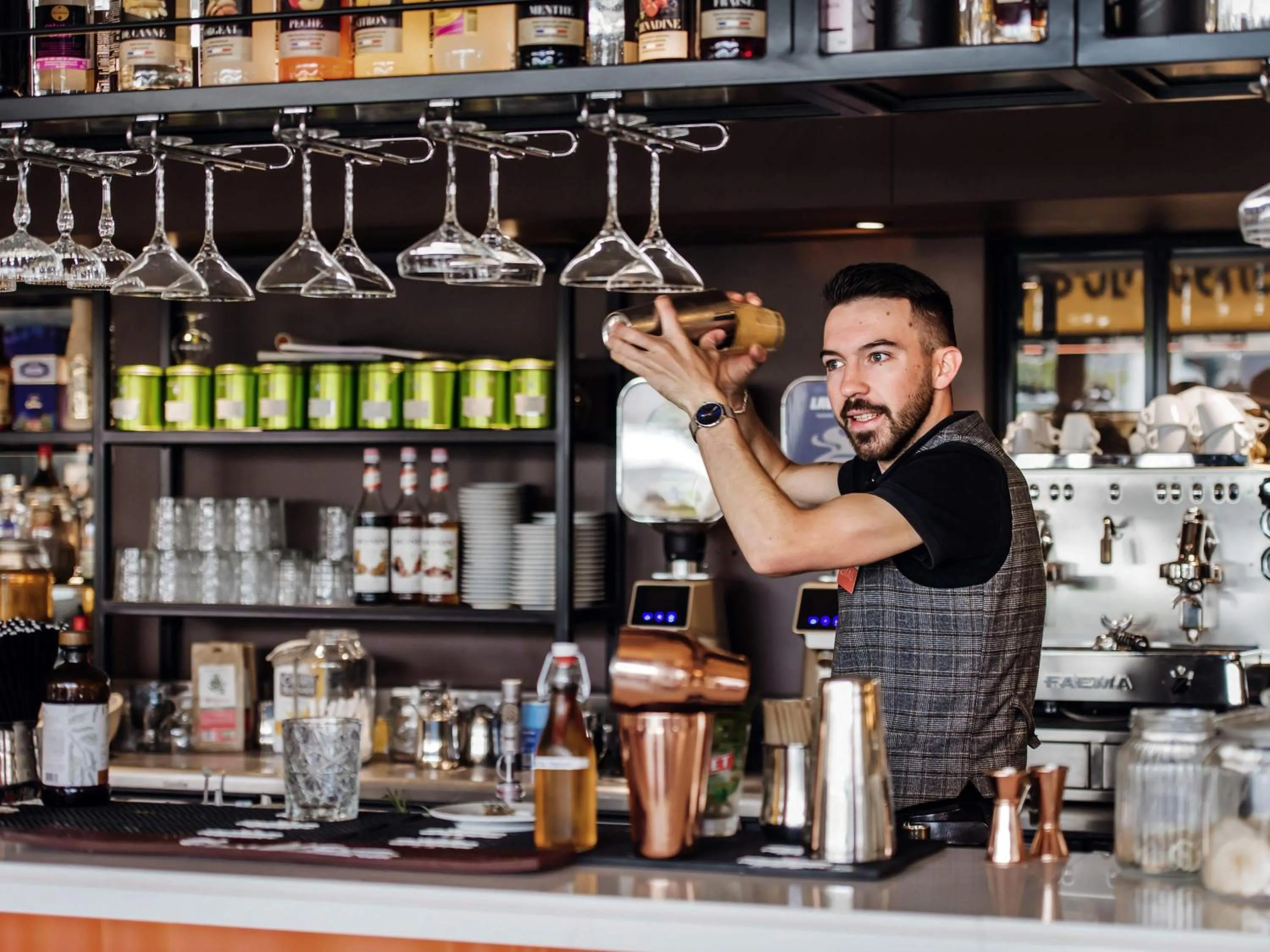 Lounge or bar in Mercure Avignon Gare TGV