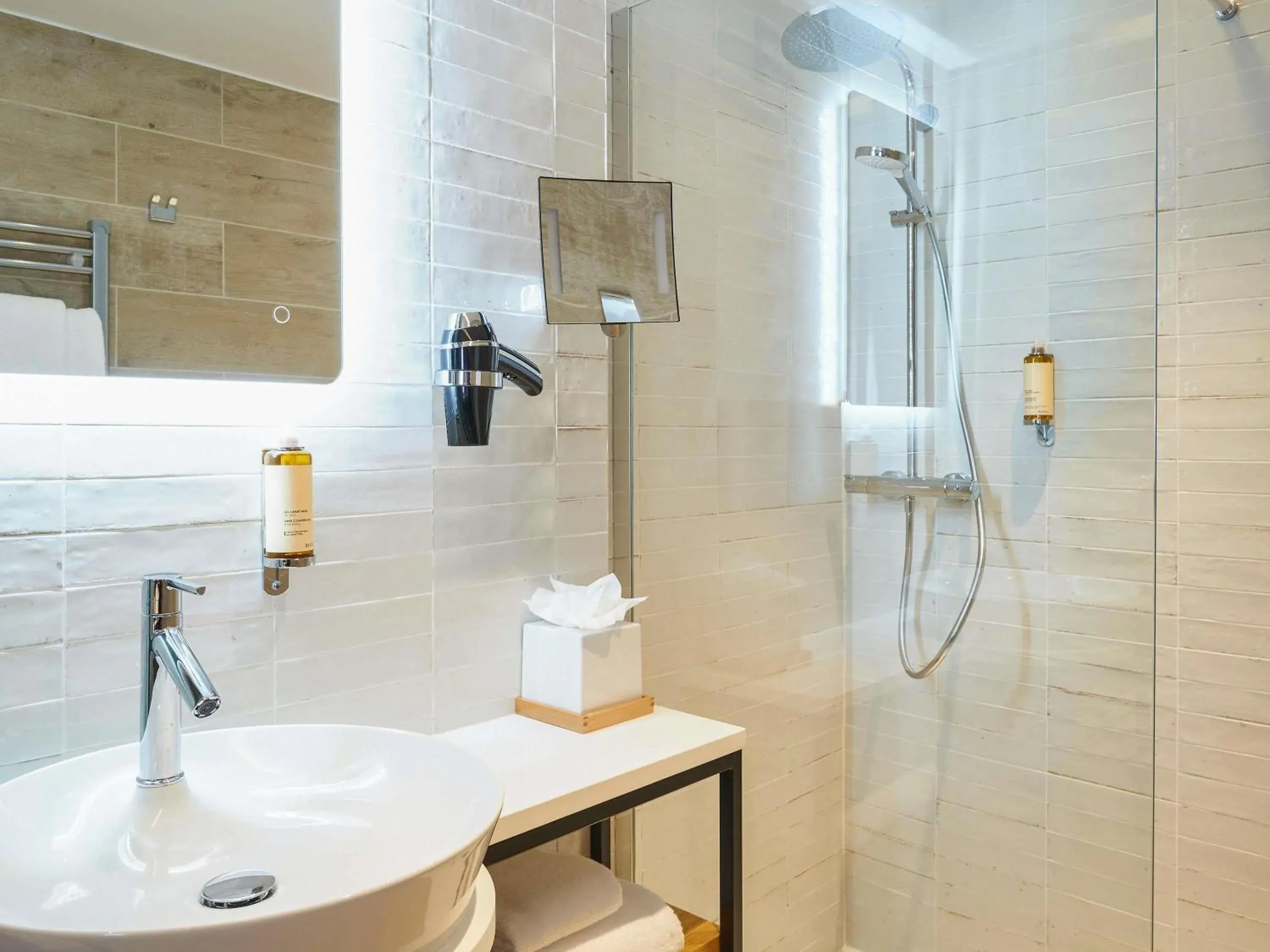 Privilege Double Room in Mercure Avignon Gare TGV Privilege Double Room in Mercure Avignon Gare TGV