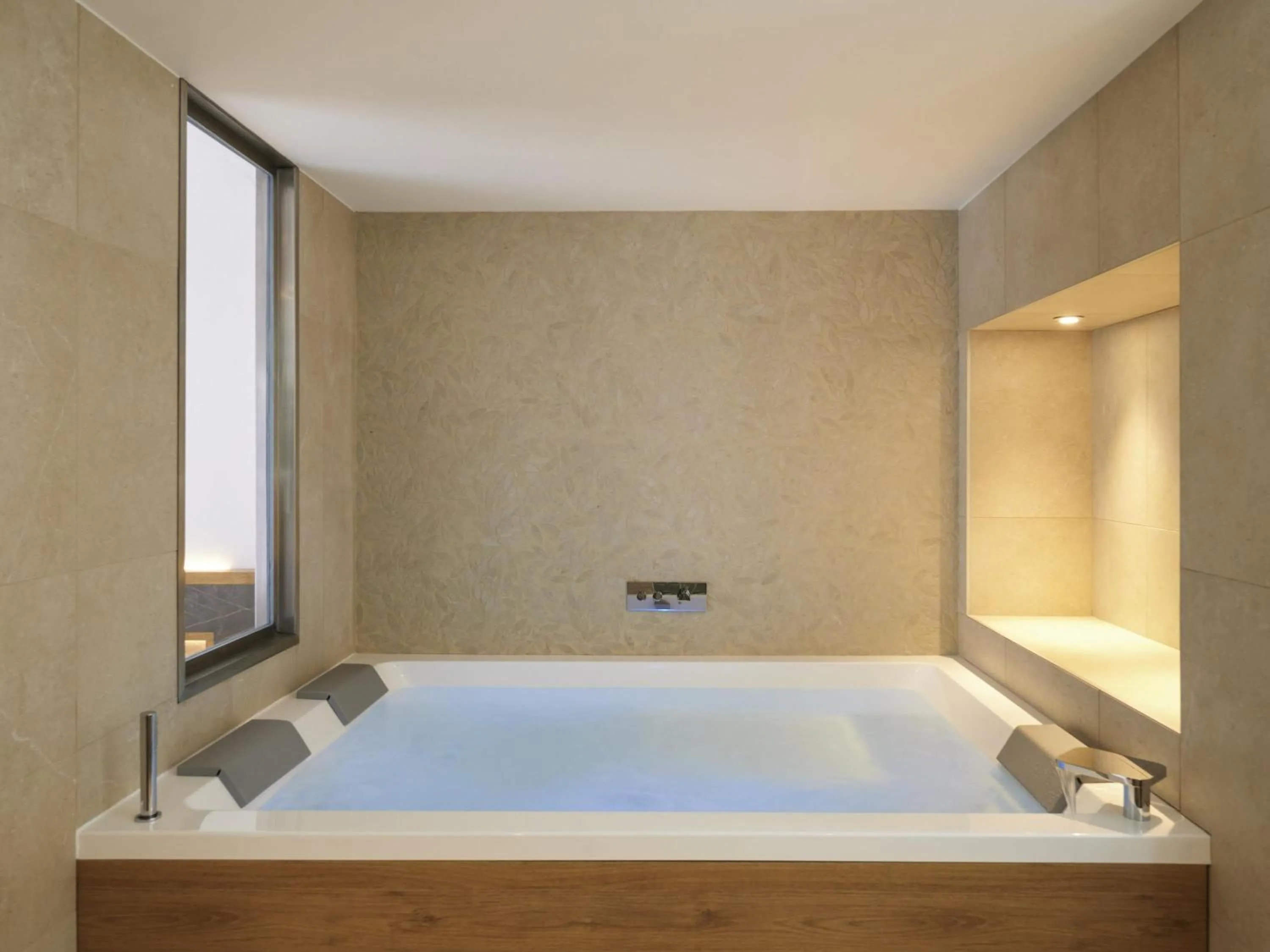 Bedroom in Mercure Avignon Gare TGV