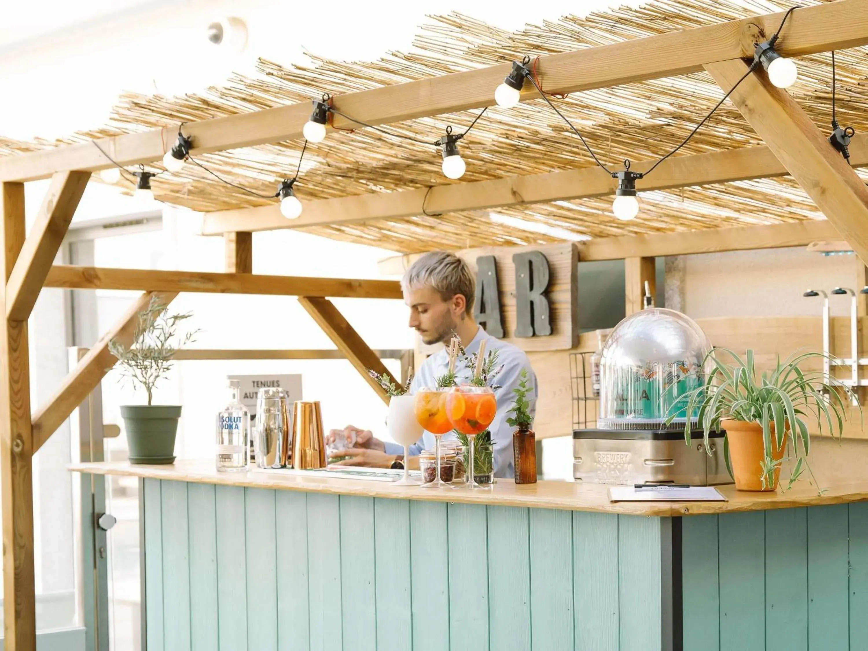 Lounge or bar in Mercure Avignon Gare TGV Lounge or bar in Mercure Avignon Gare TGV