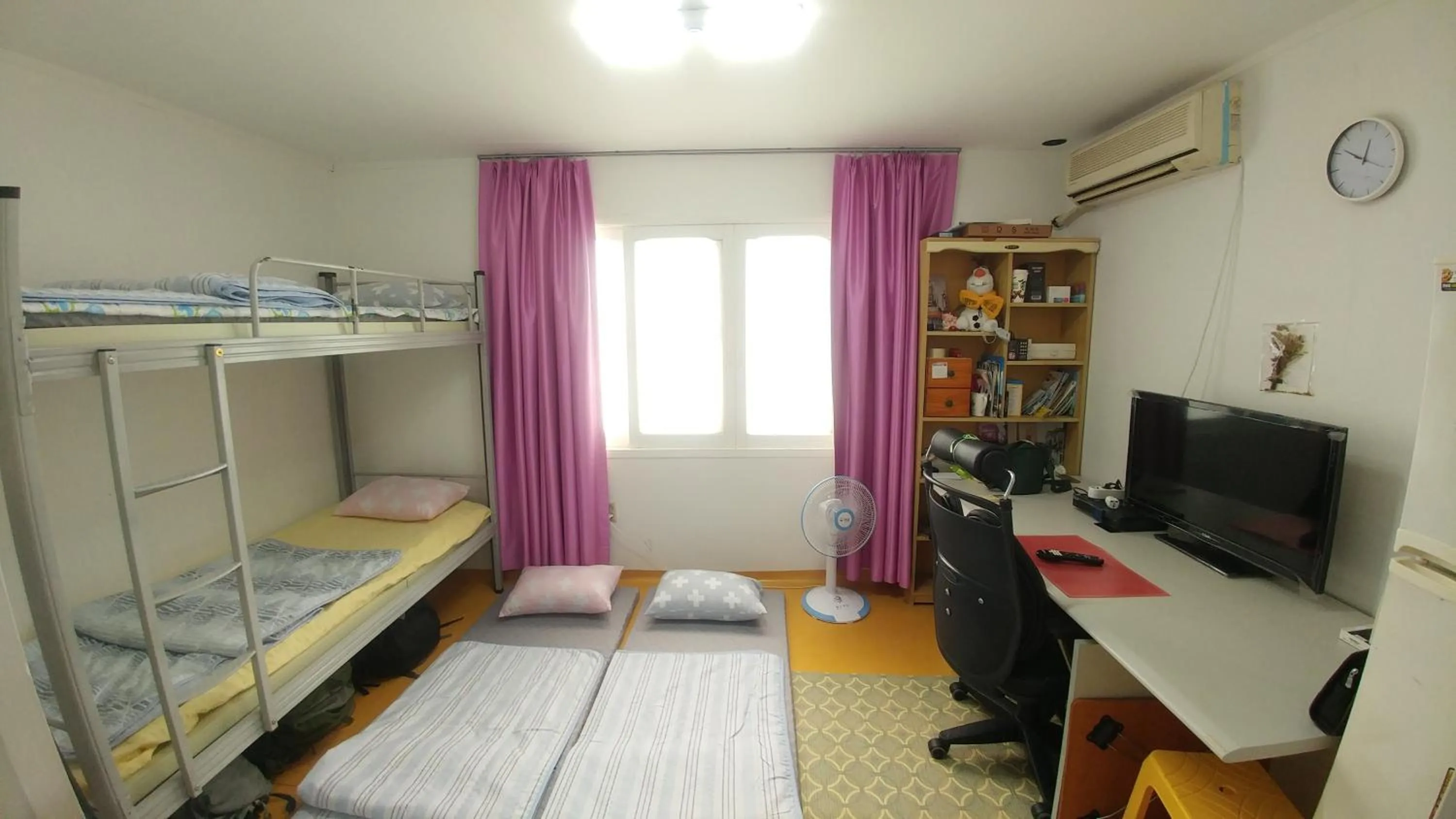 Bed in Exclusive Use Whole House For You