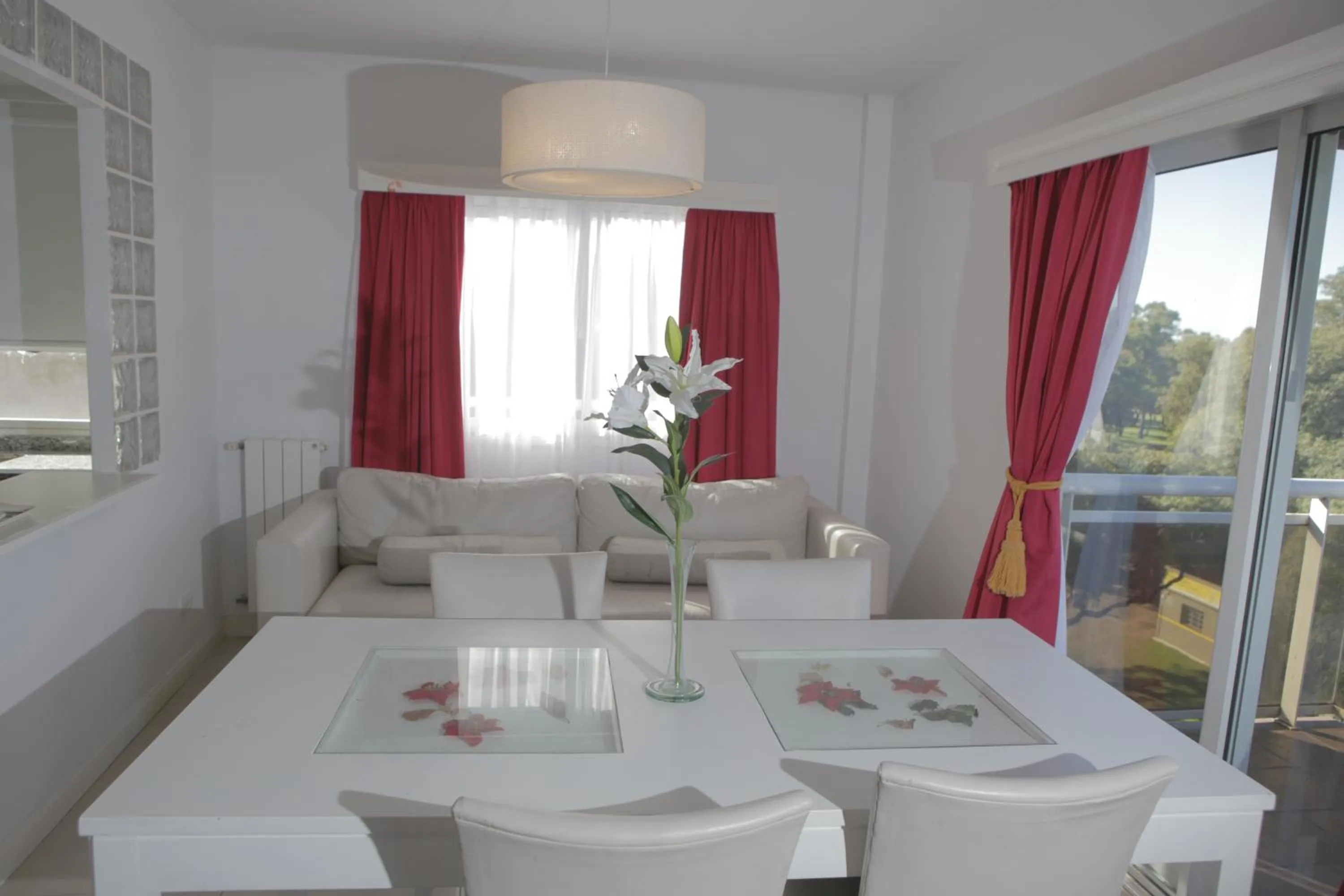 Living room, Bed in Pampa Plaza Hotel