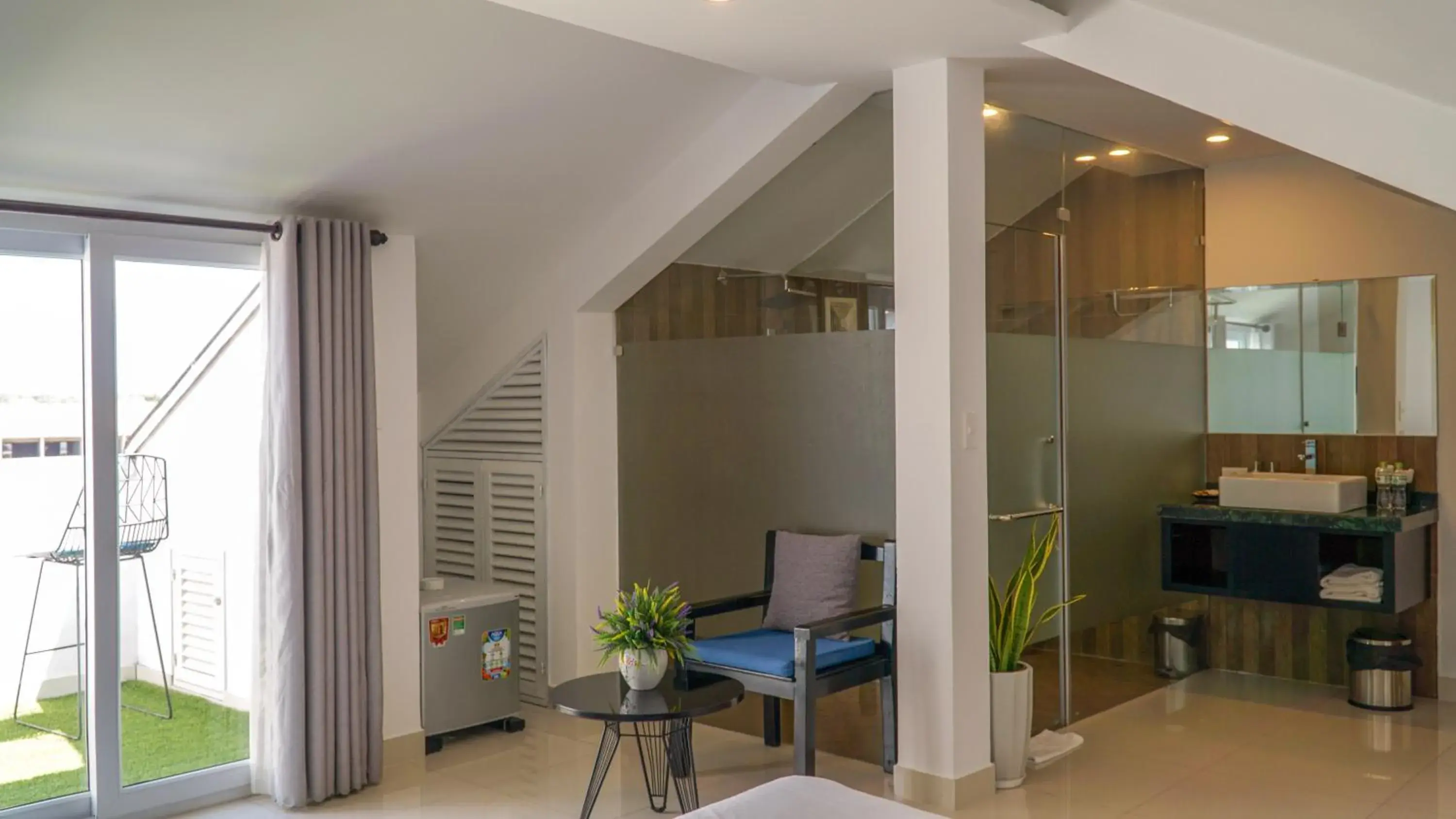 Attic Double Room with River View and Balcony in Riverside White House Boutique Hotel Attic Double Room with River View and Balcony in Riverside White House Boutique Hotel