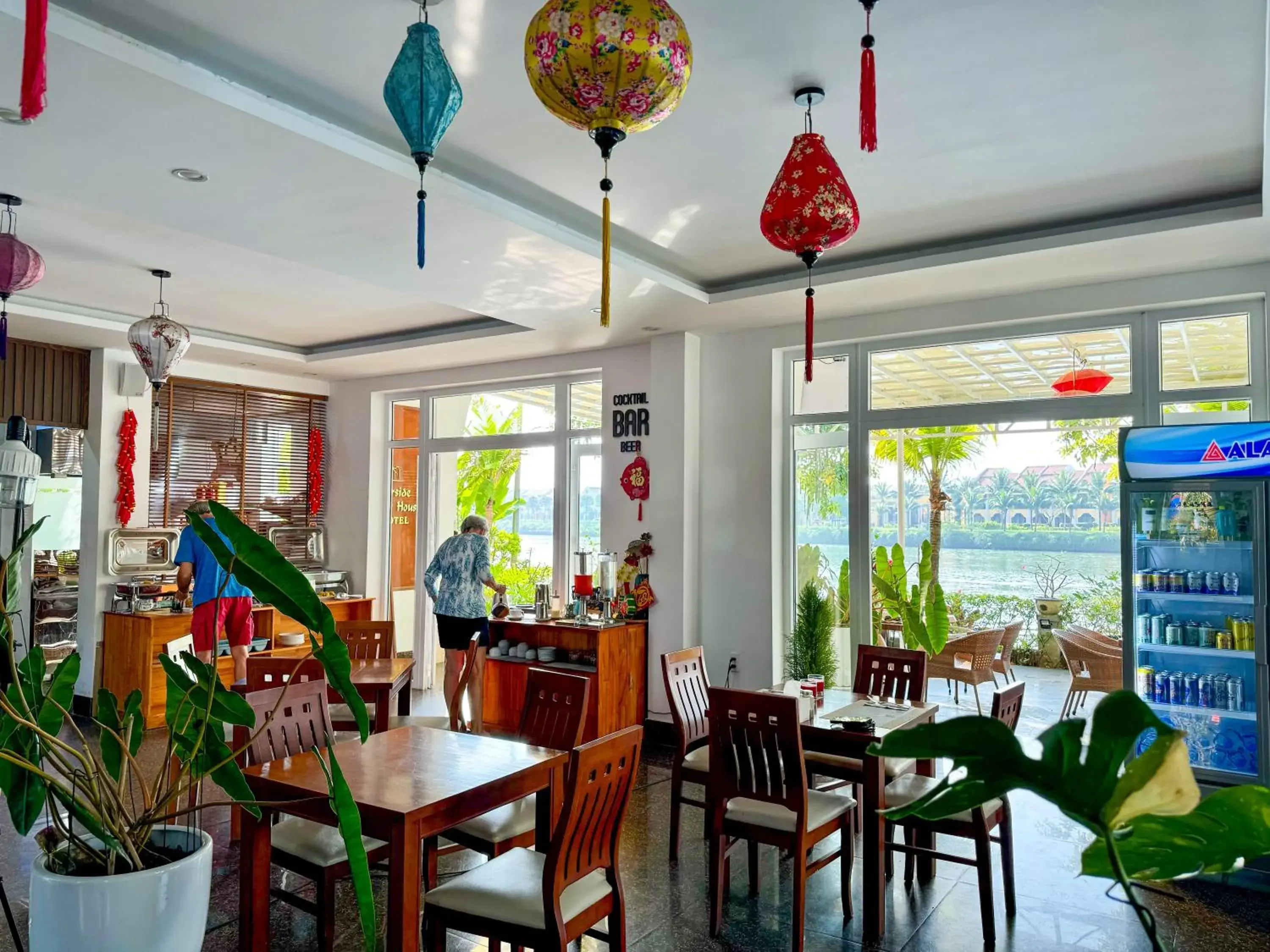 Restaurant/places to eat in Riverside White House Boutique Hotel Restaurant/places to eat in Riverside White House Boutique Hotel