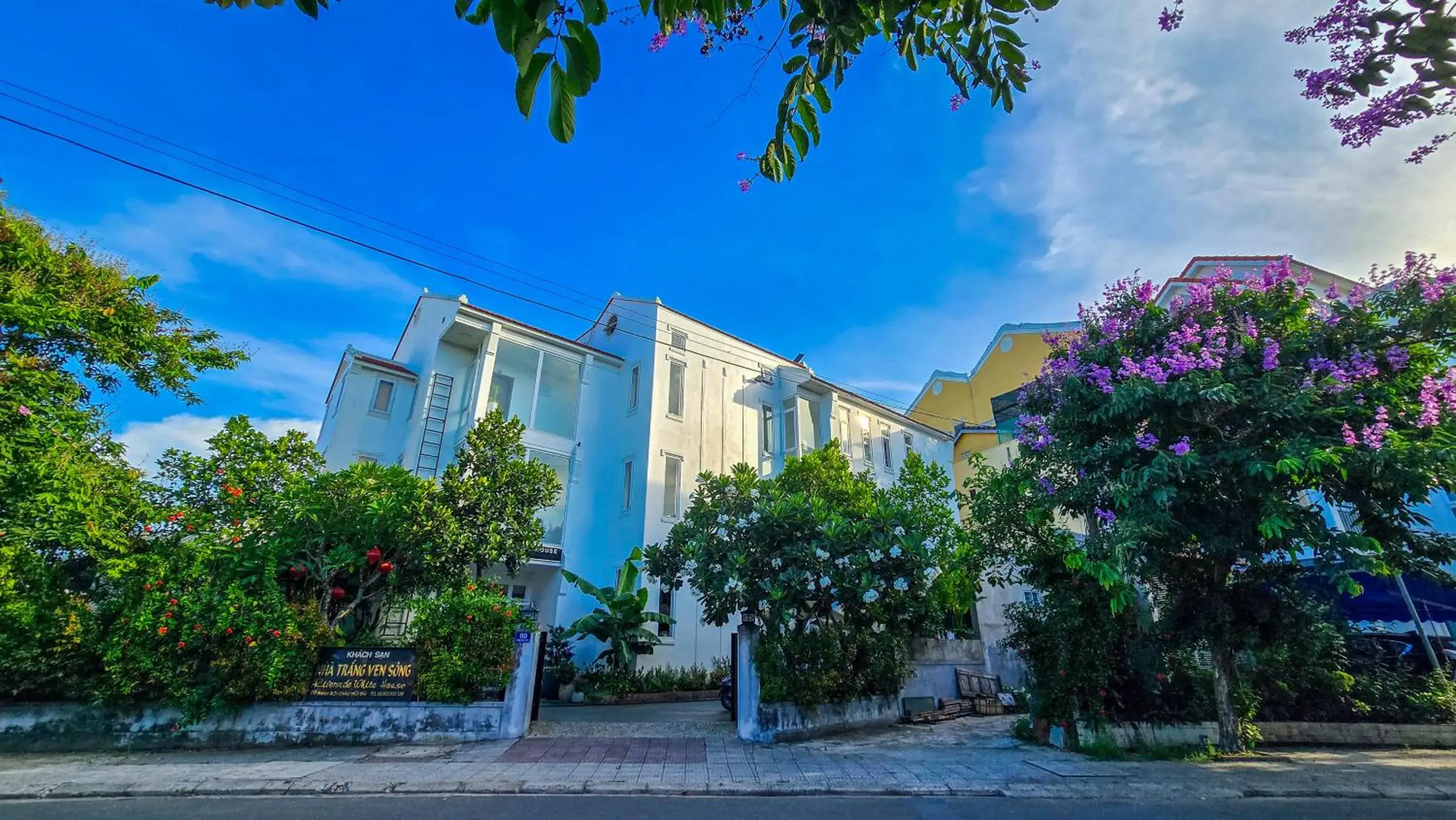 Property building in Riverside White House Boutique Hotel Property building in Riverside White House Boutique Hotel