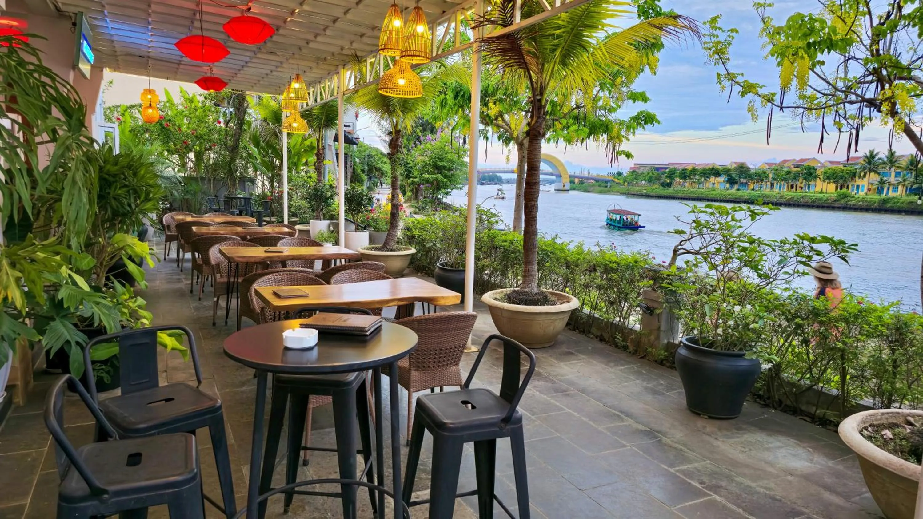 Patio in Riverside White House Boutique Hotel