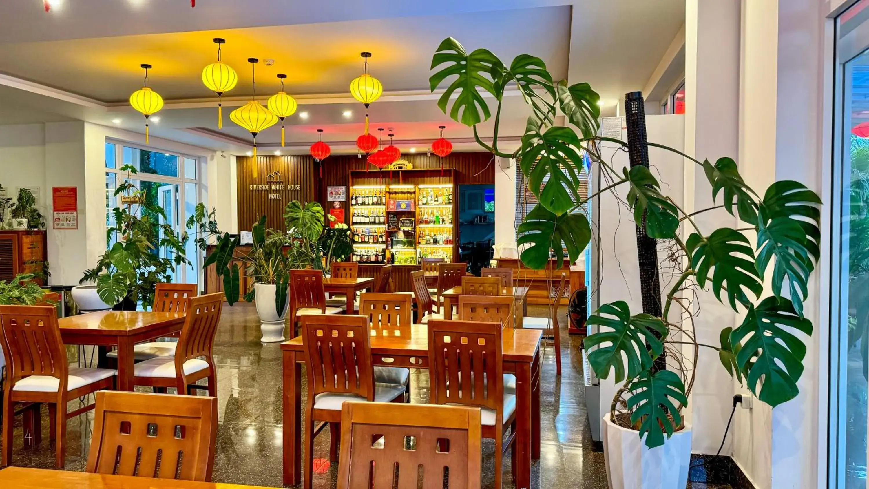 Restaurant/places to eat in Riverside White House Boutique Hotel Restaurant/places to eat in Riverside White House Boutique Hotel