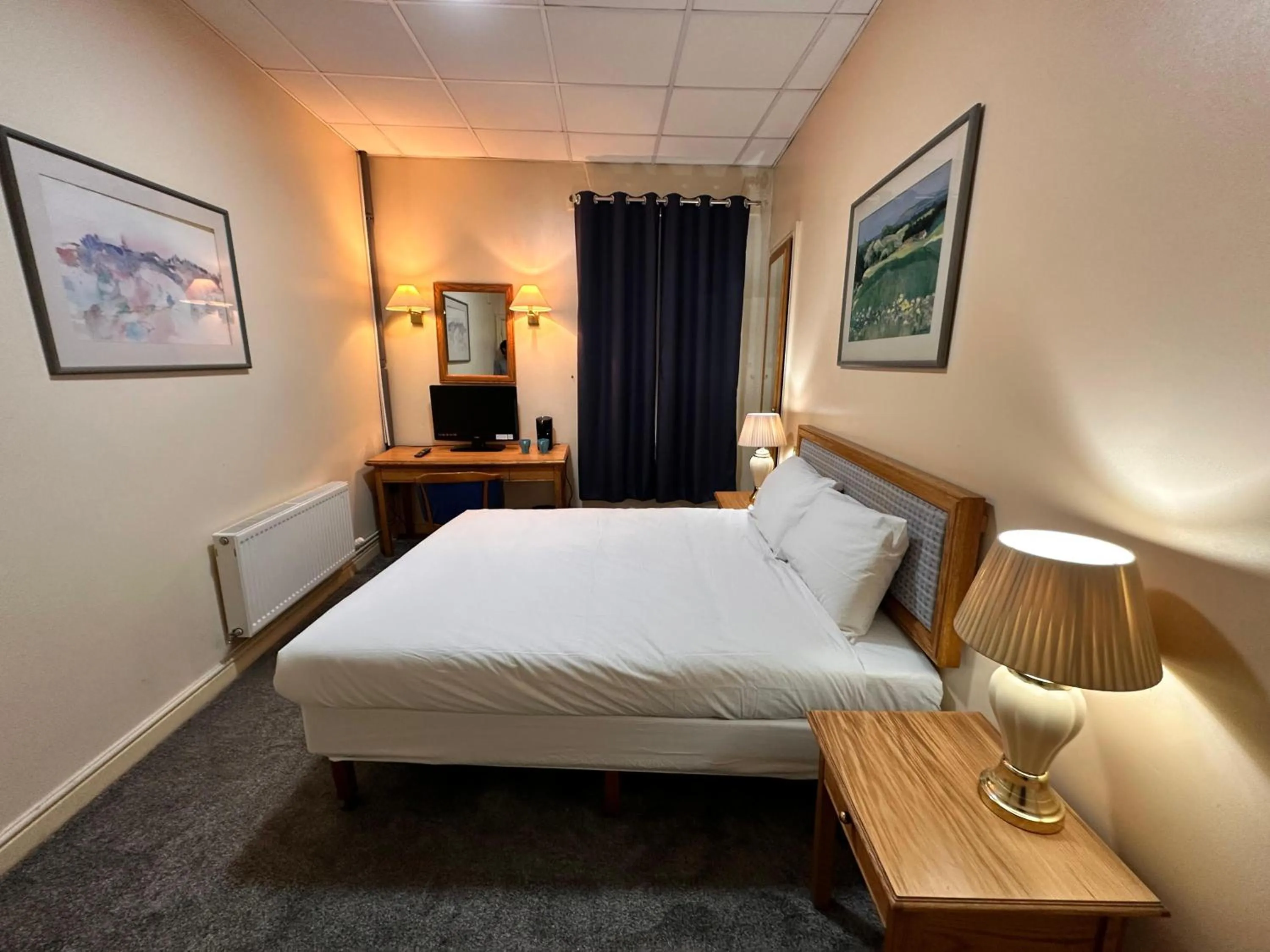 Bedroom, Bed in Throstles Nest Hotel