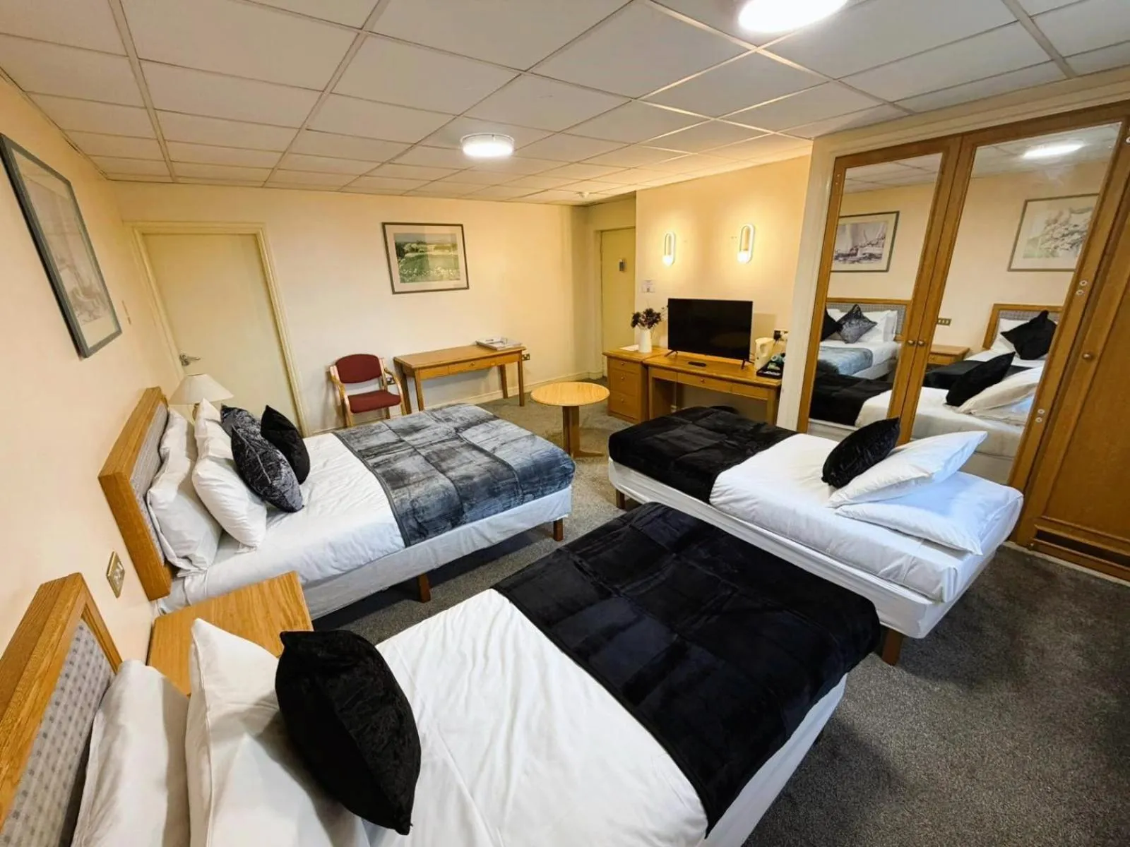 Bed in Throstles Nest Hotel