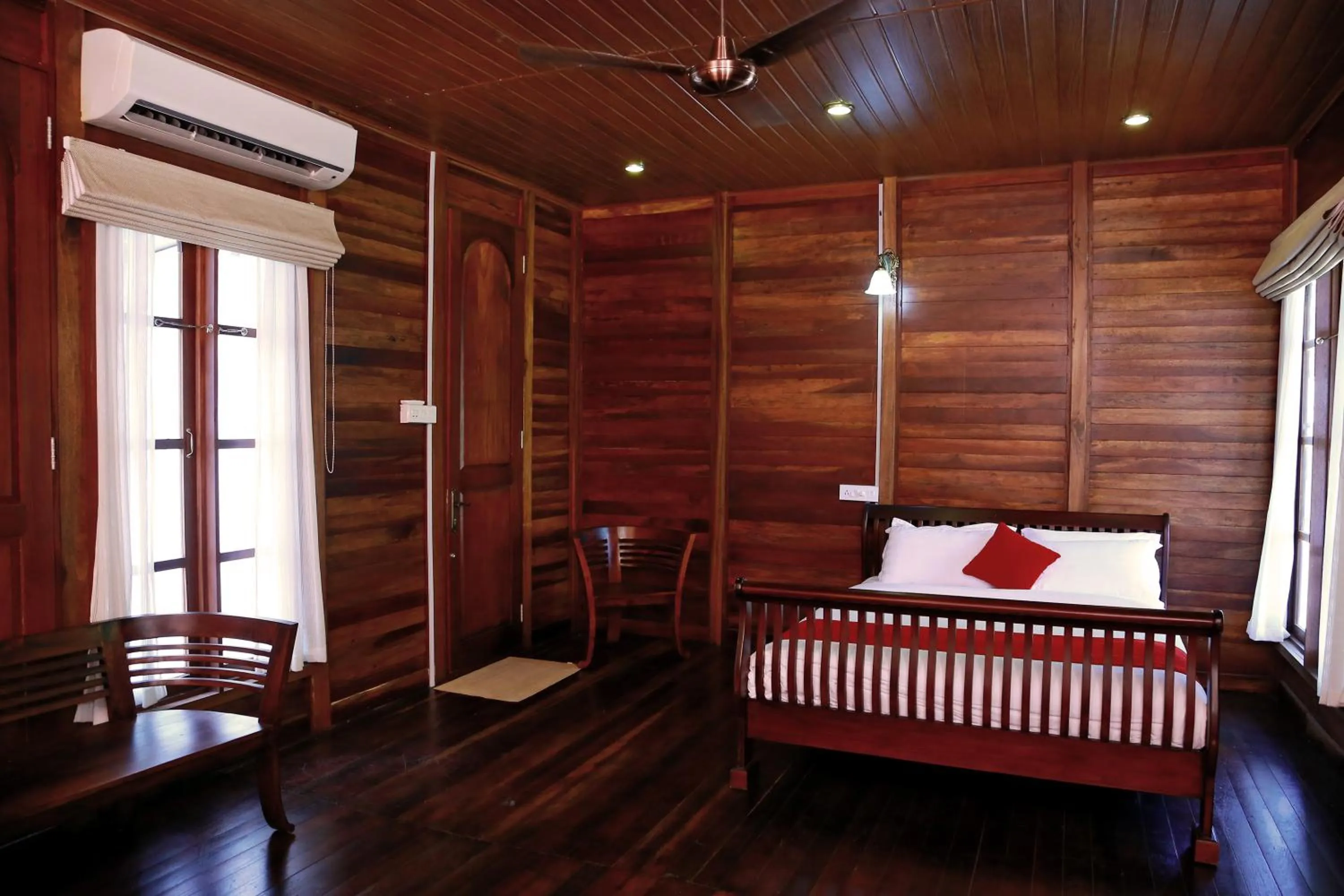 Bedroom, Bed in Cyrus Resort