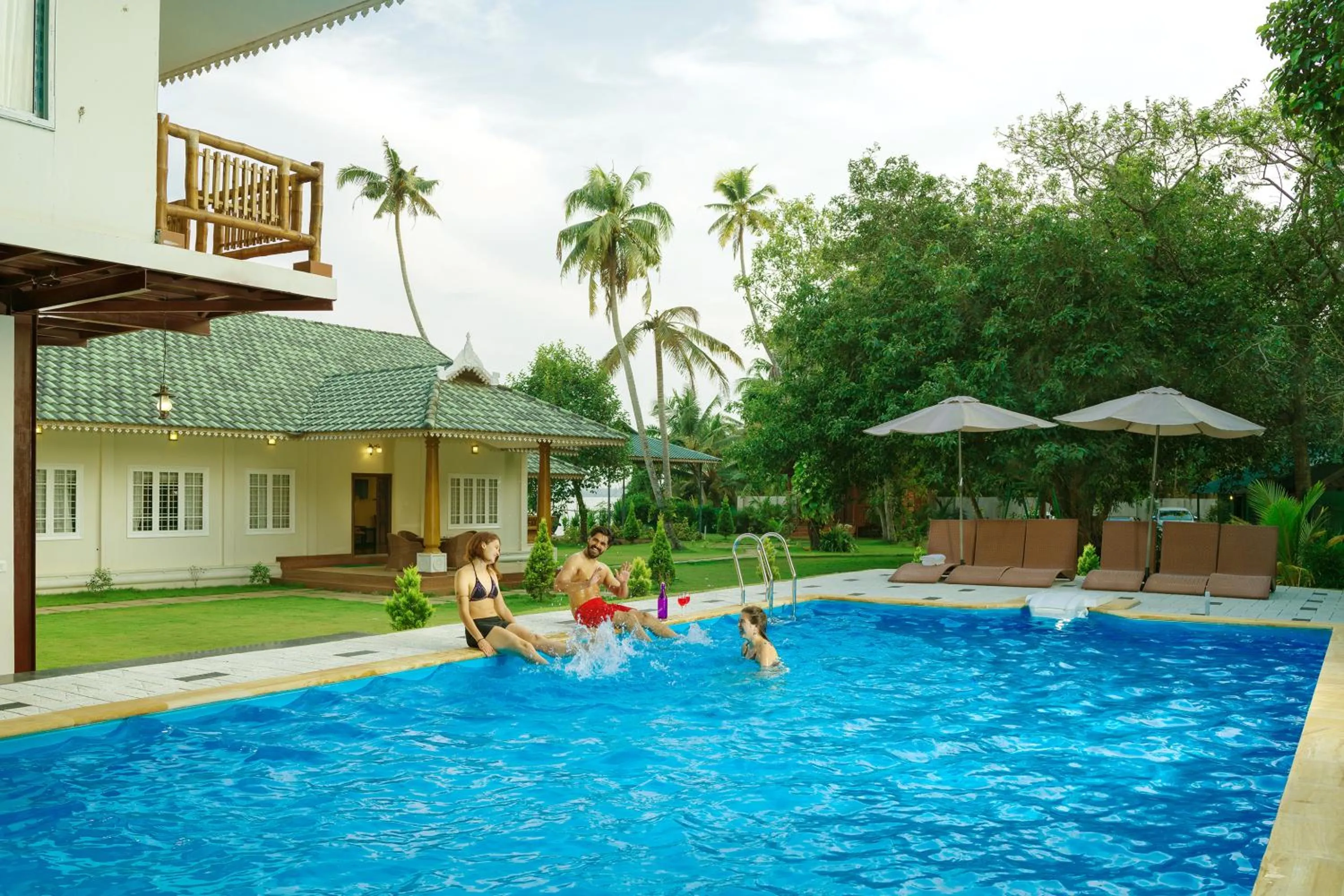 Evening entertainment in Cyrus Resort