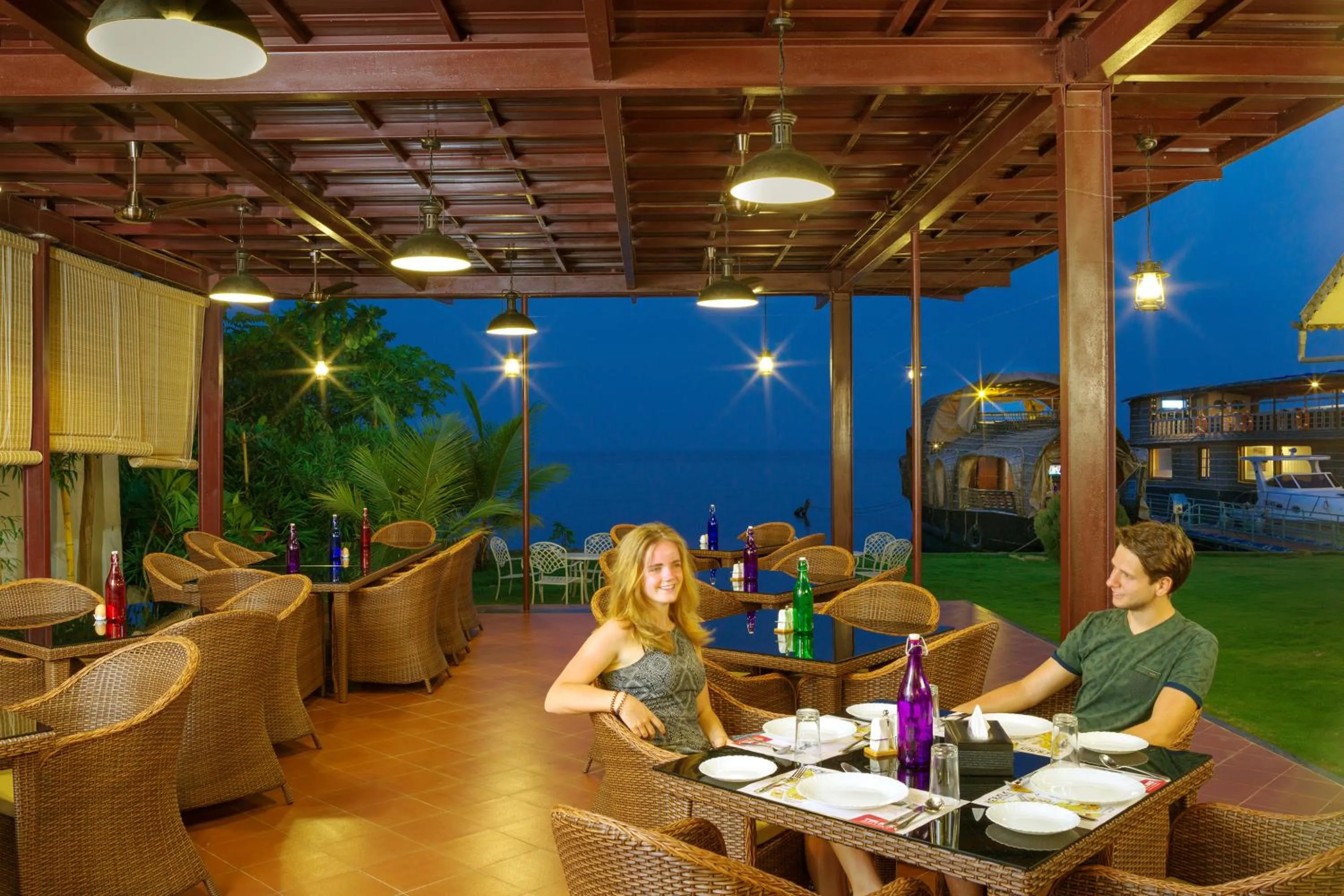 Restaurant/places to eat in Cyrus Resort