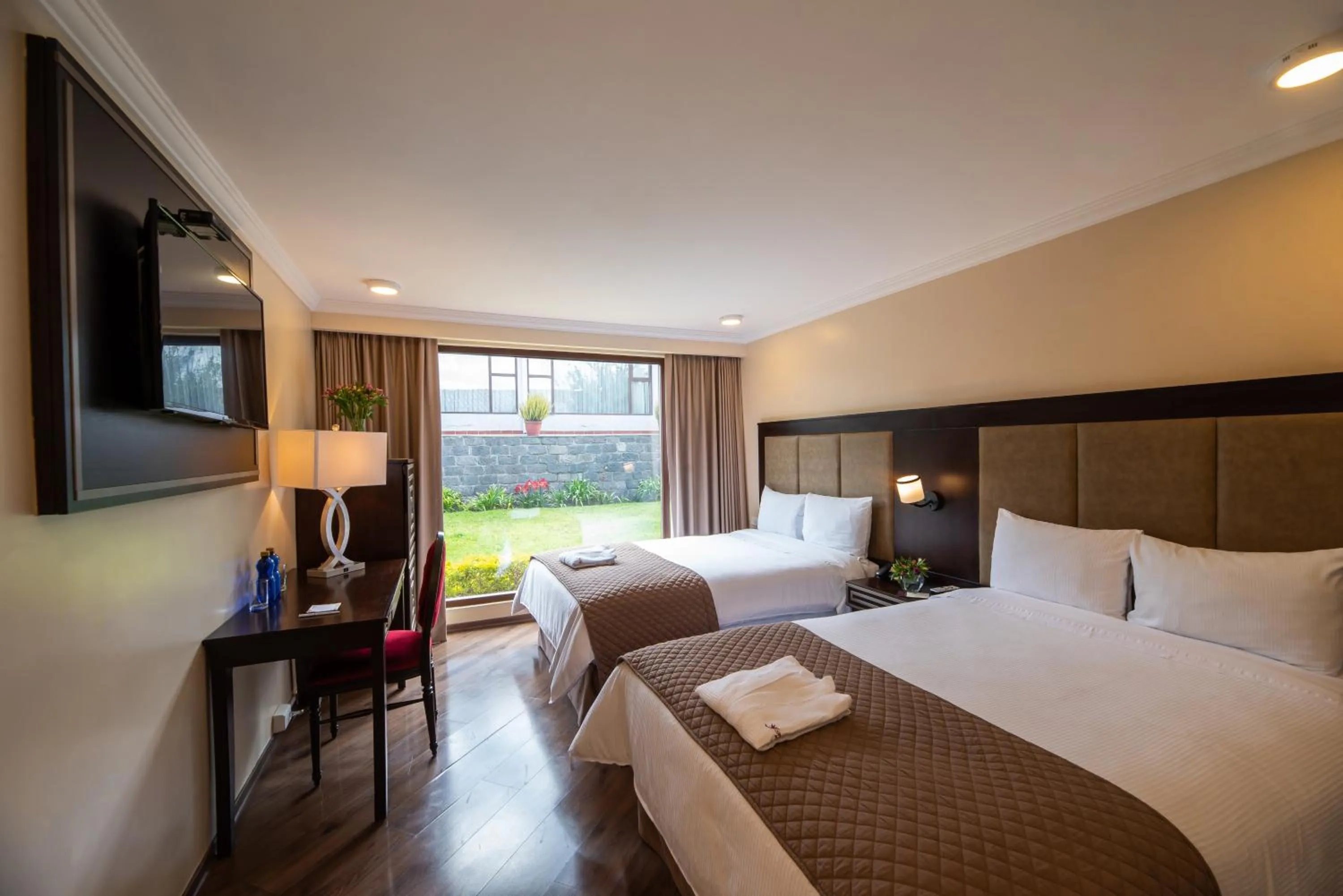 Bed in Quindeloma Art Hotel & Gallery