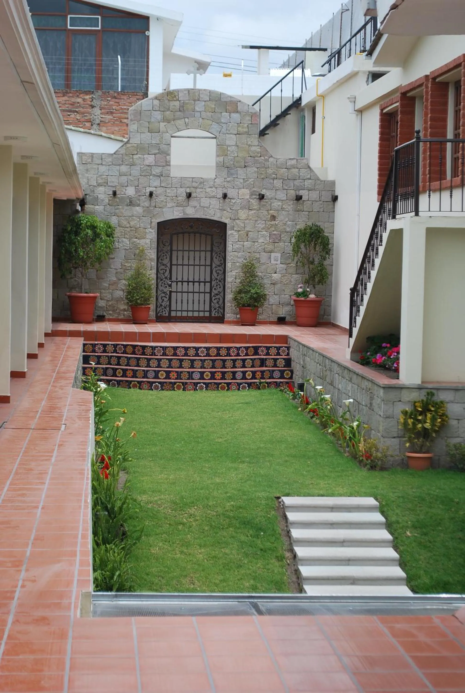 Patio in Quindeloma Art Hotel & Gallery