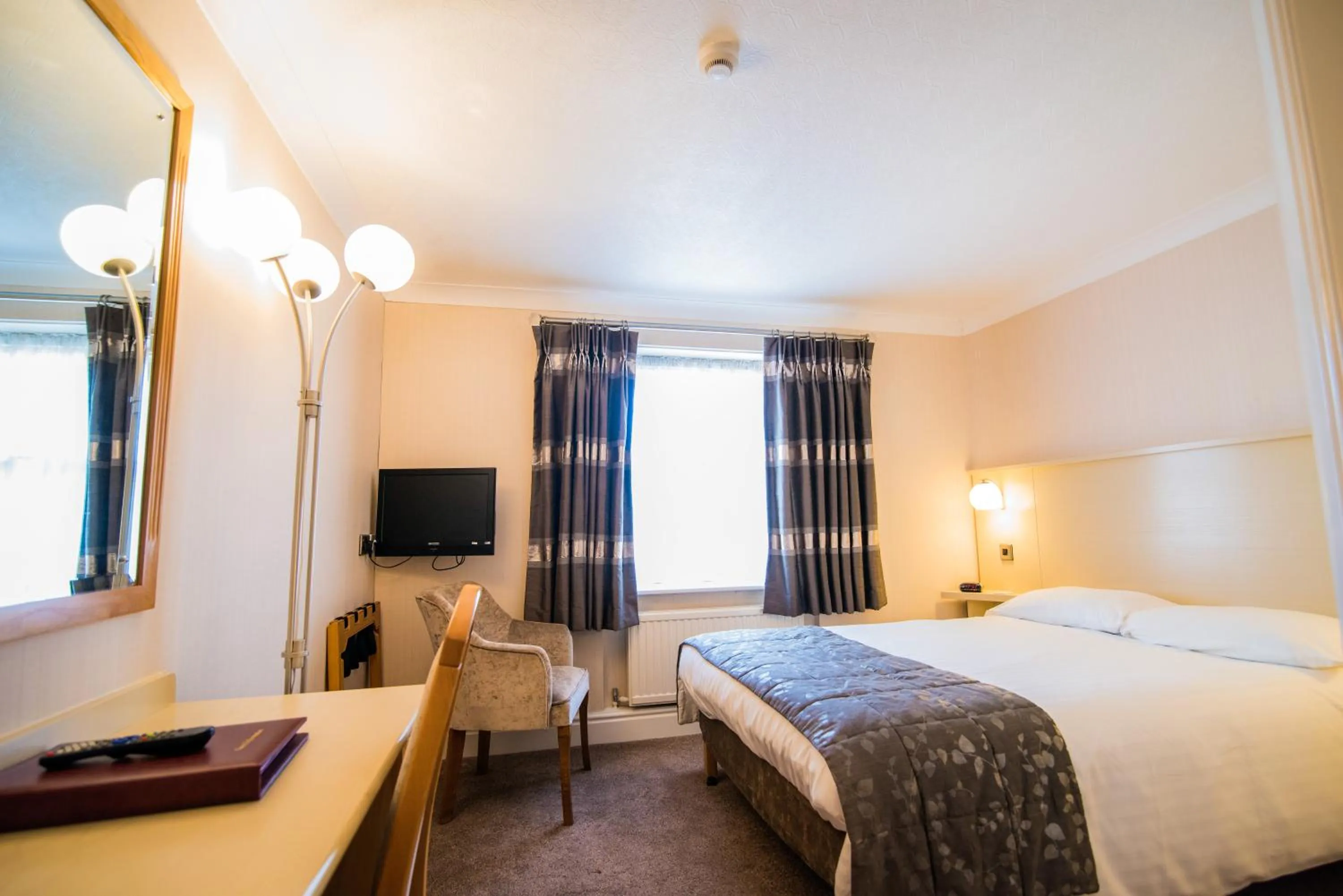 TV and multimedia, Bed in Astley Bank Hotel