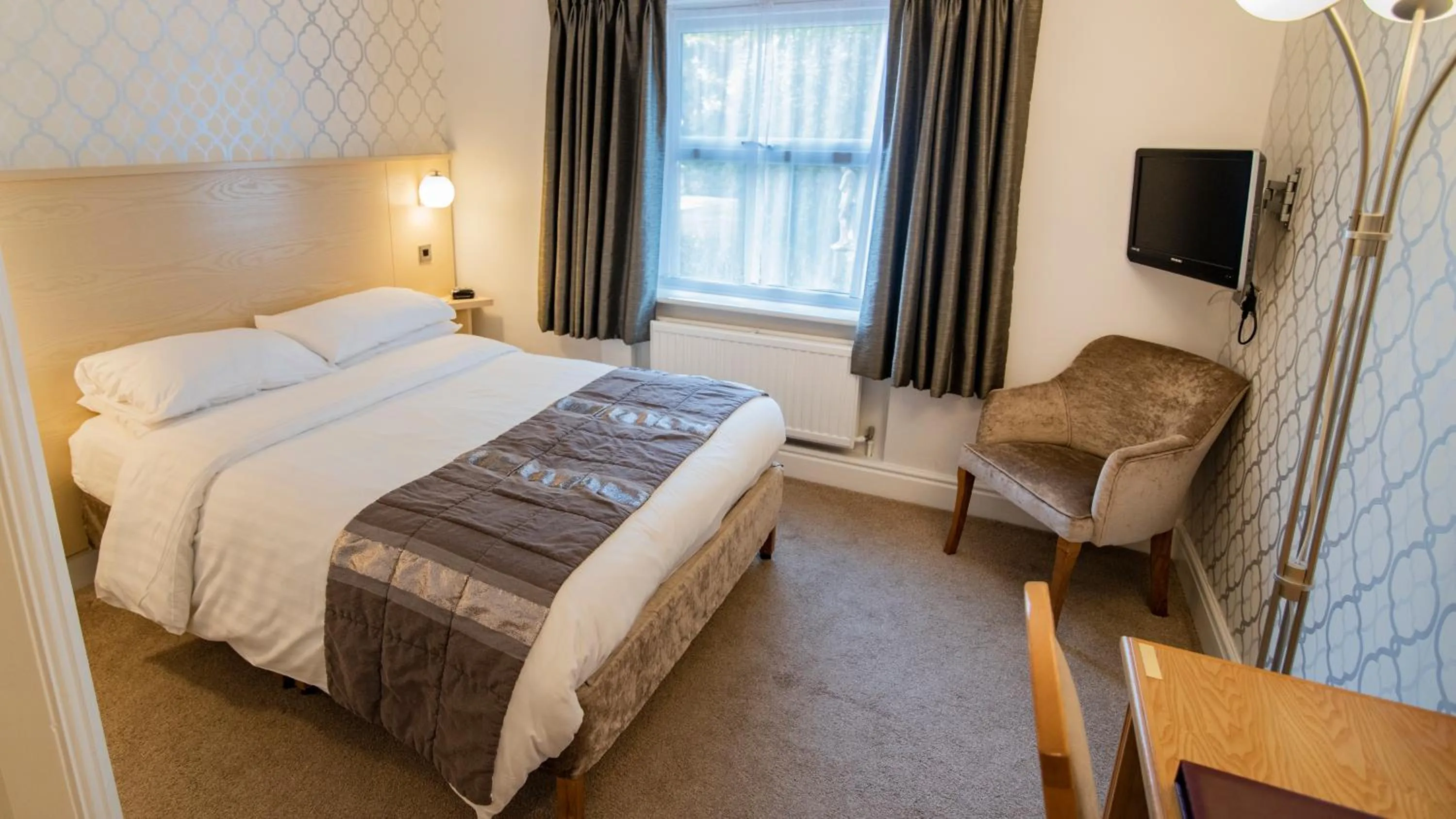 TV and multimedia, Bed in Astley Bank Hotel