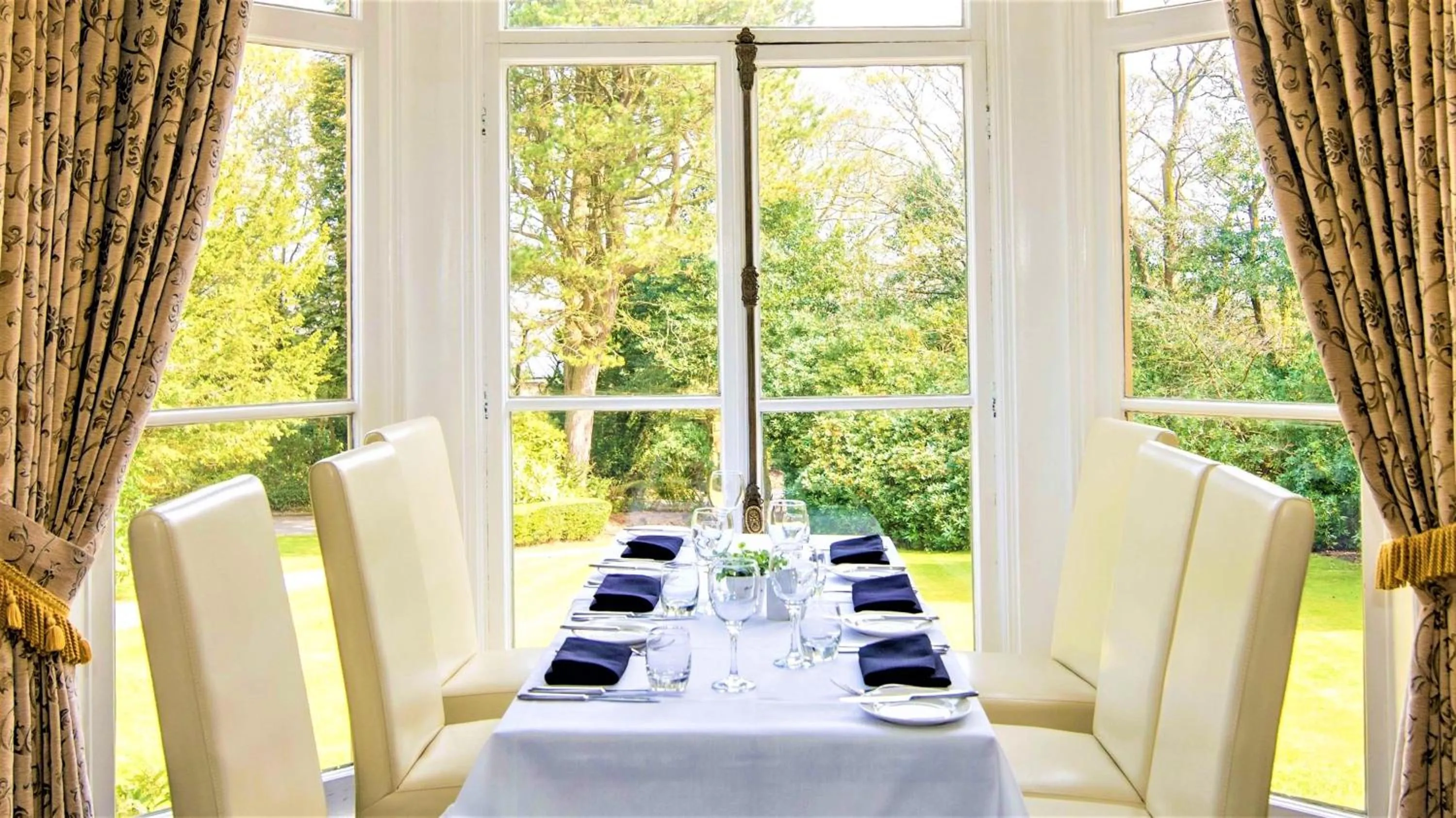 Restaurant/places to eat in Astley Bank Hotel