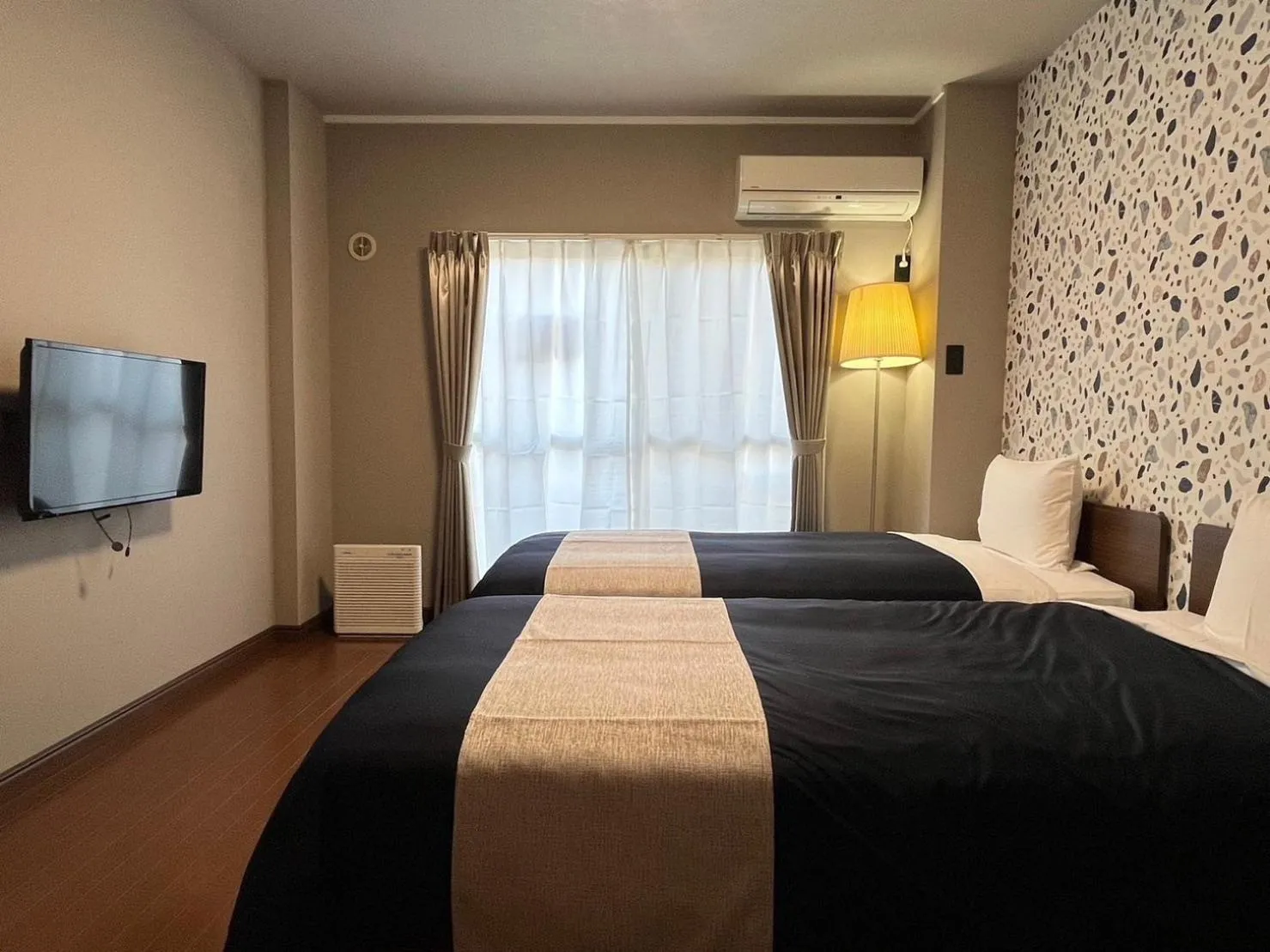 Photo of the whole room, Bed in Stay Airport