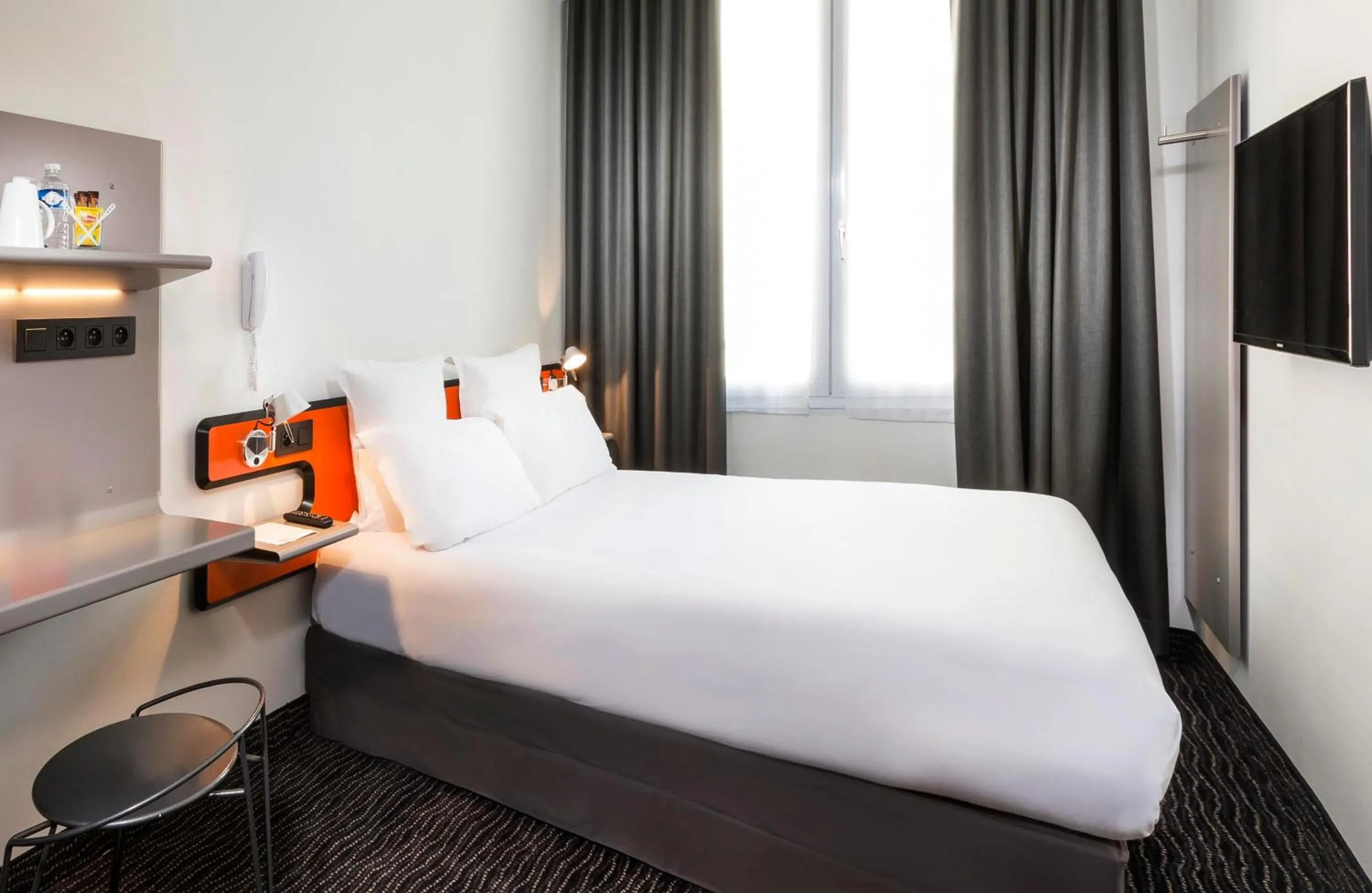 TV and multimedia, Bed in Libertel Canal Saint Martin