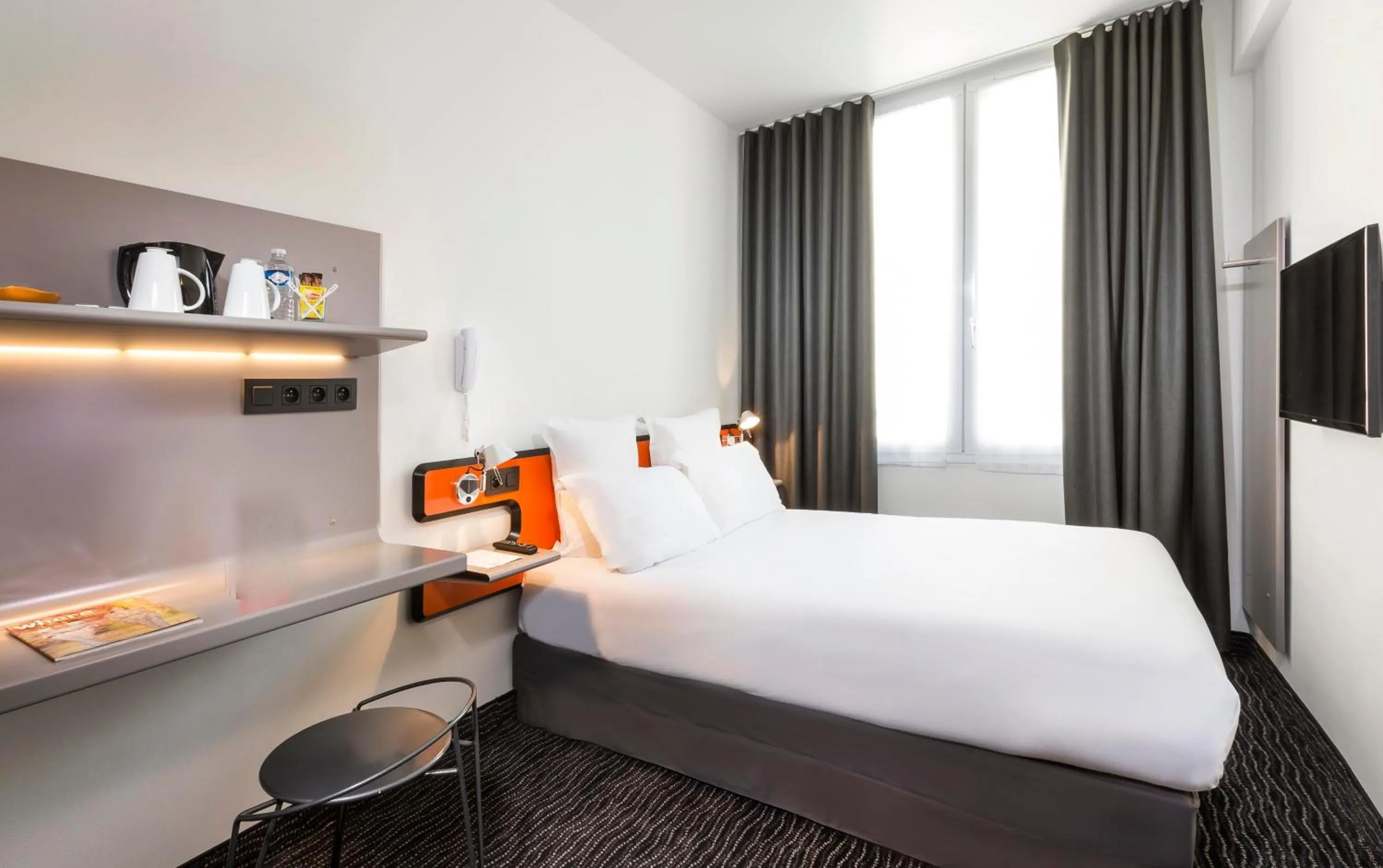 Bed in Libertel Canal Saint Martin