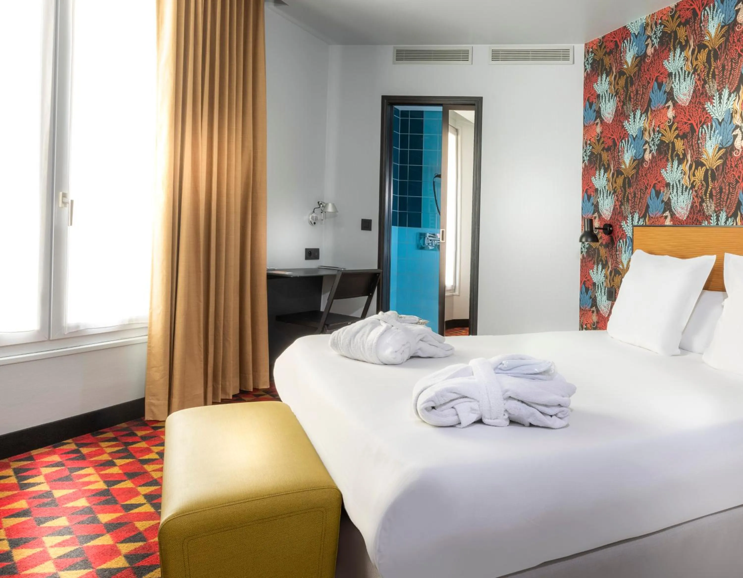 Bed in Libertel Canal Saint Martin