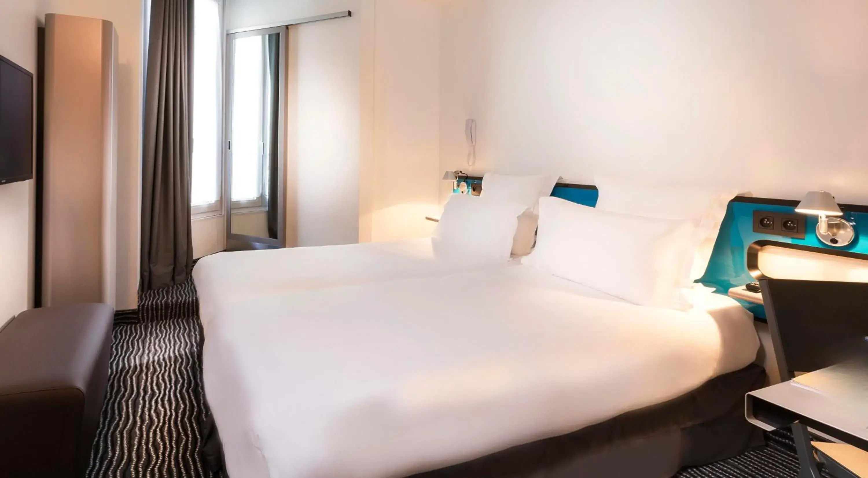 Privilege Twin Room in Libertel Canal Saint Martin Privilege Twin Room in Libertel Canal Saint Martin