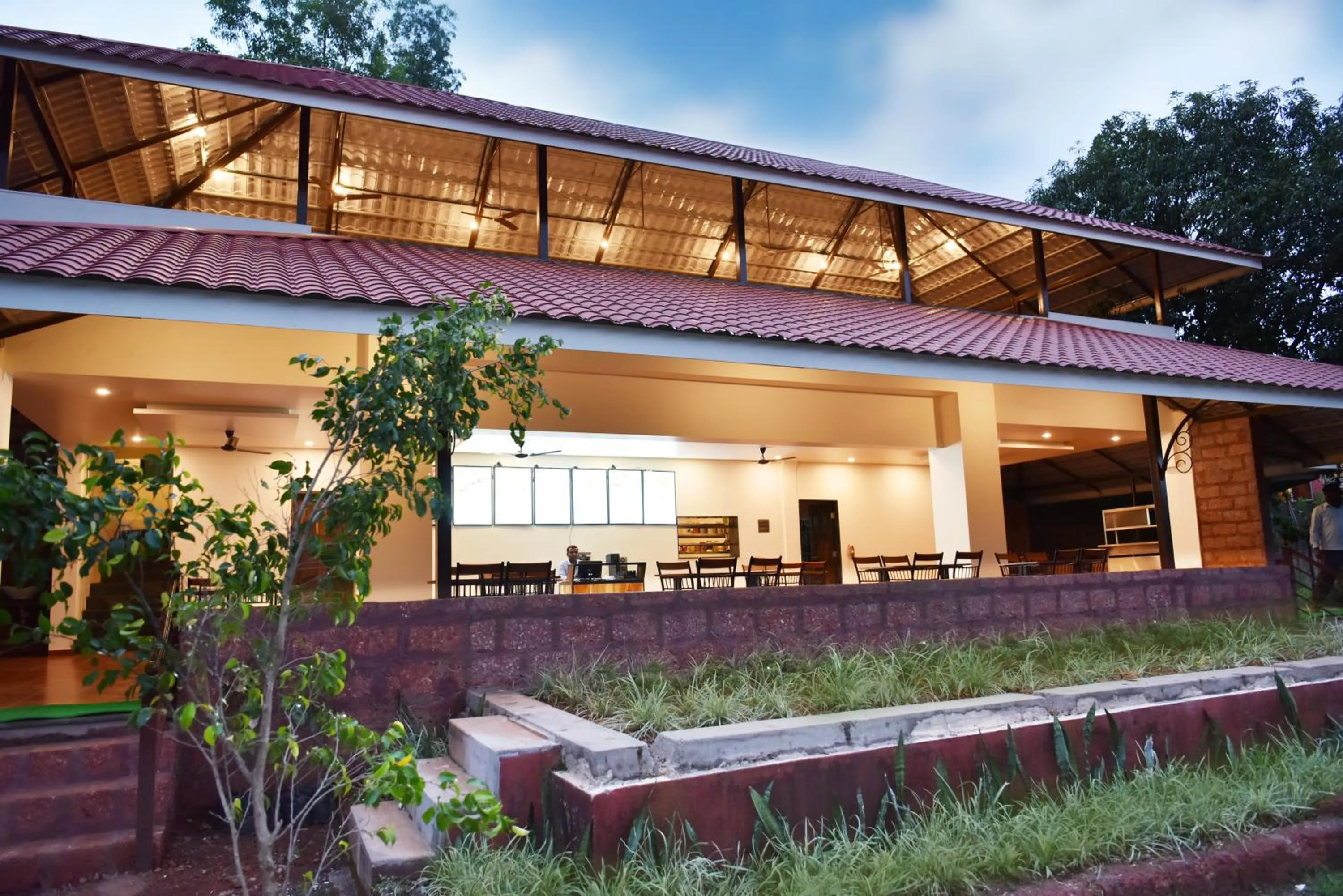 Restaurant/places to eat in Riverside Inn