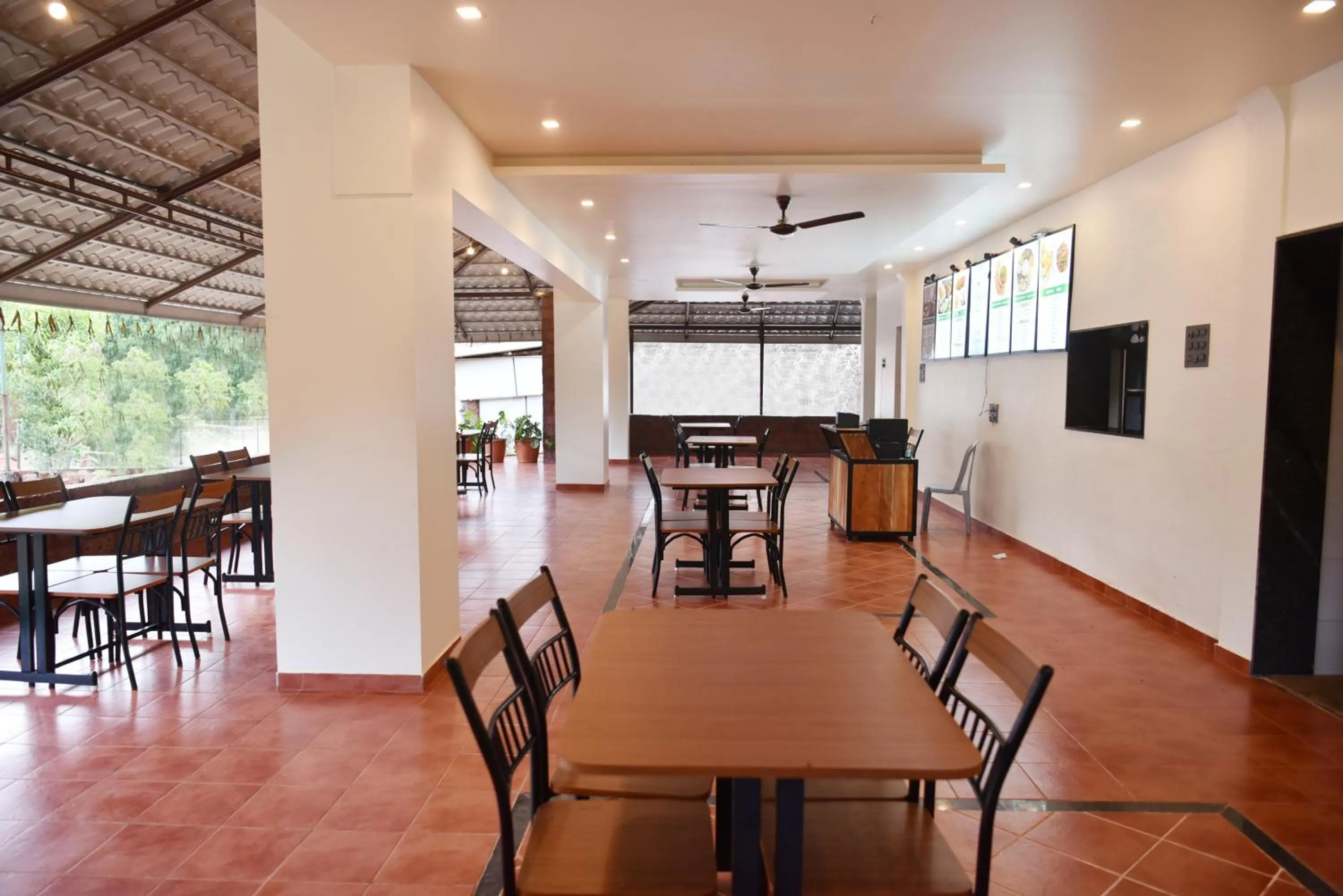 Restaurant/places to eat in Riverside Inn