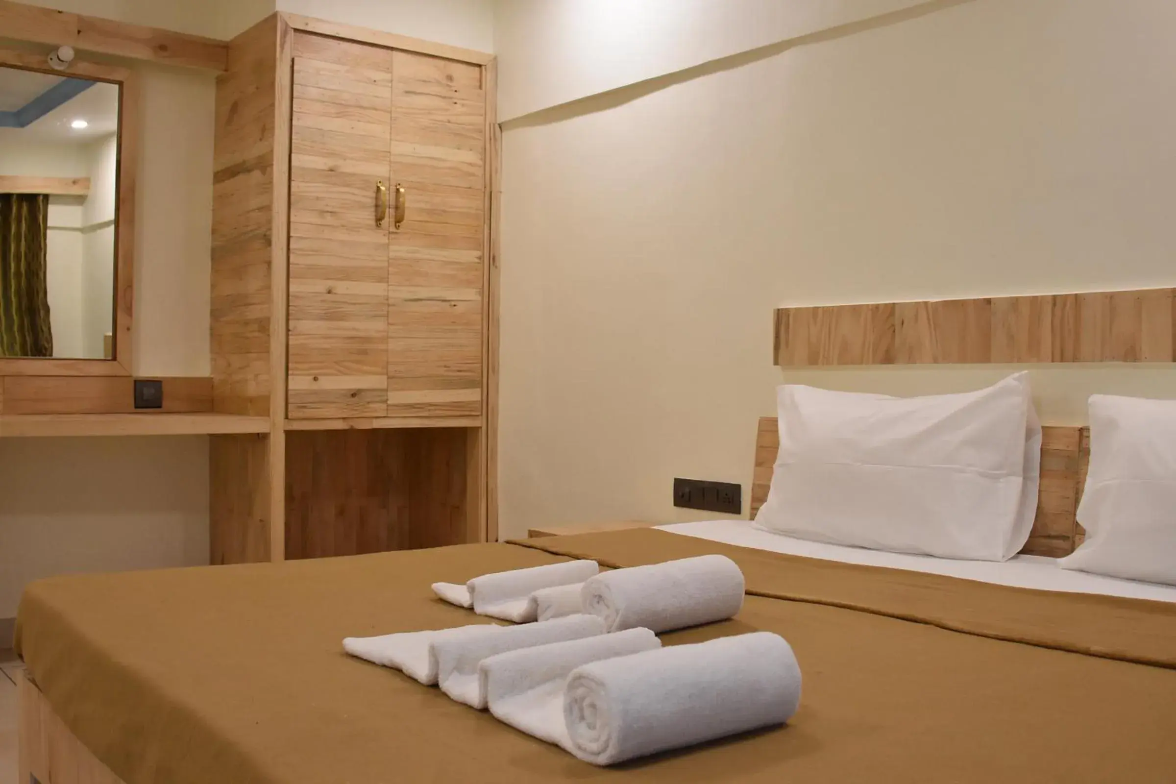 Photo of the whole room, Bed in Riverside Inn Photo of the whole room, Bed in Riverside Inn