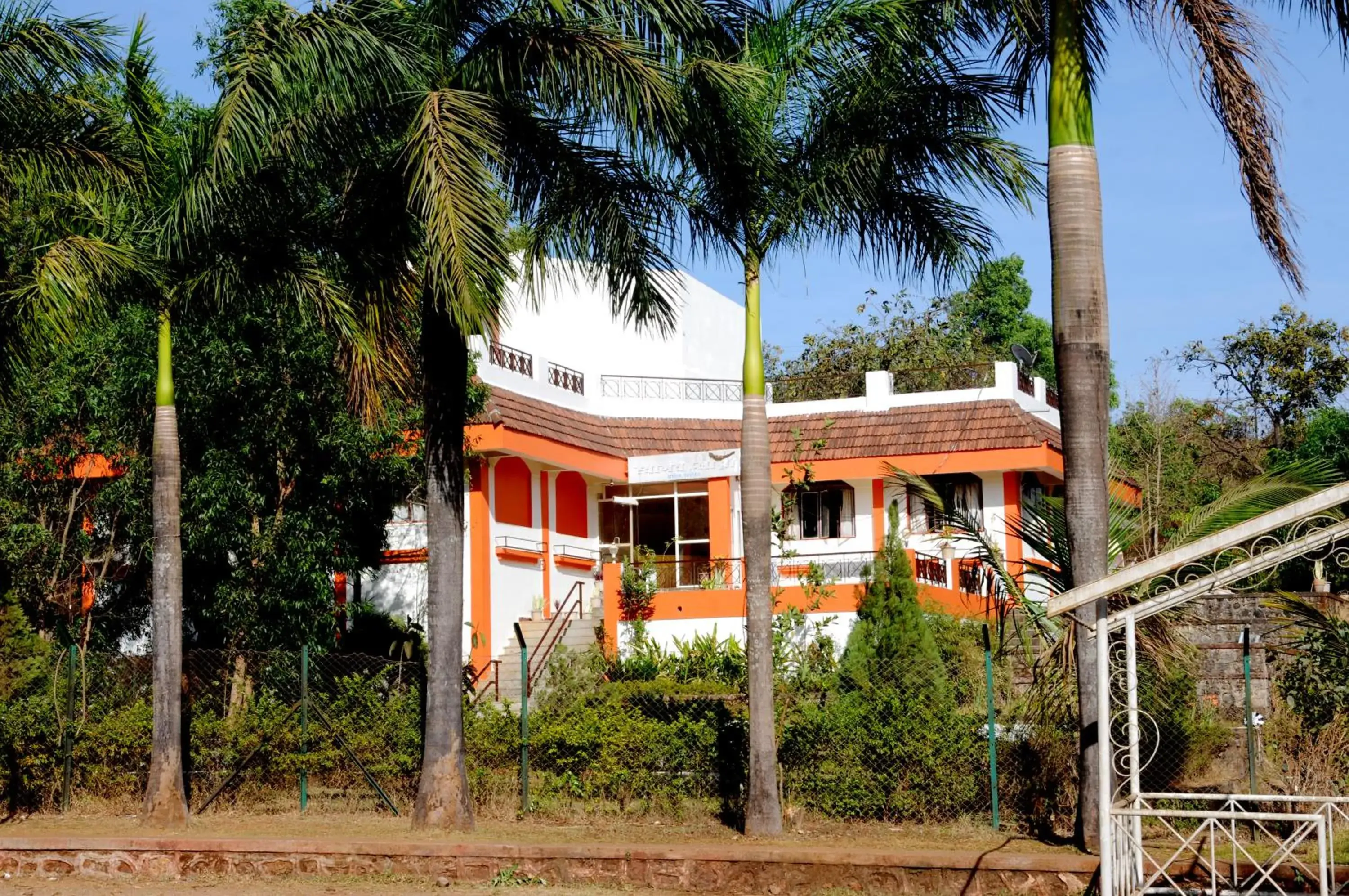 Facade/entrance in Riverside Inn Facade/entrance in Riverside Inn