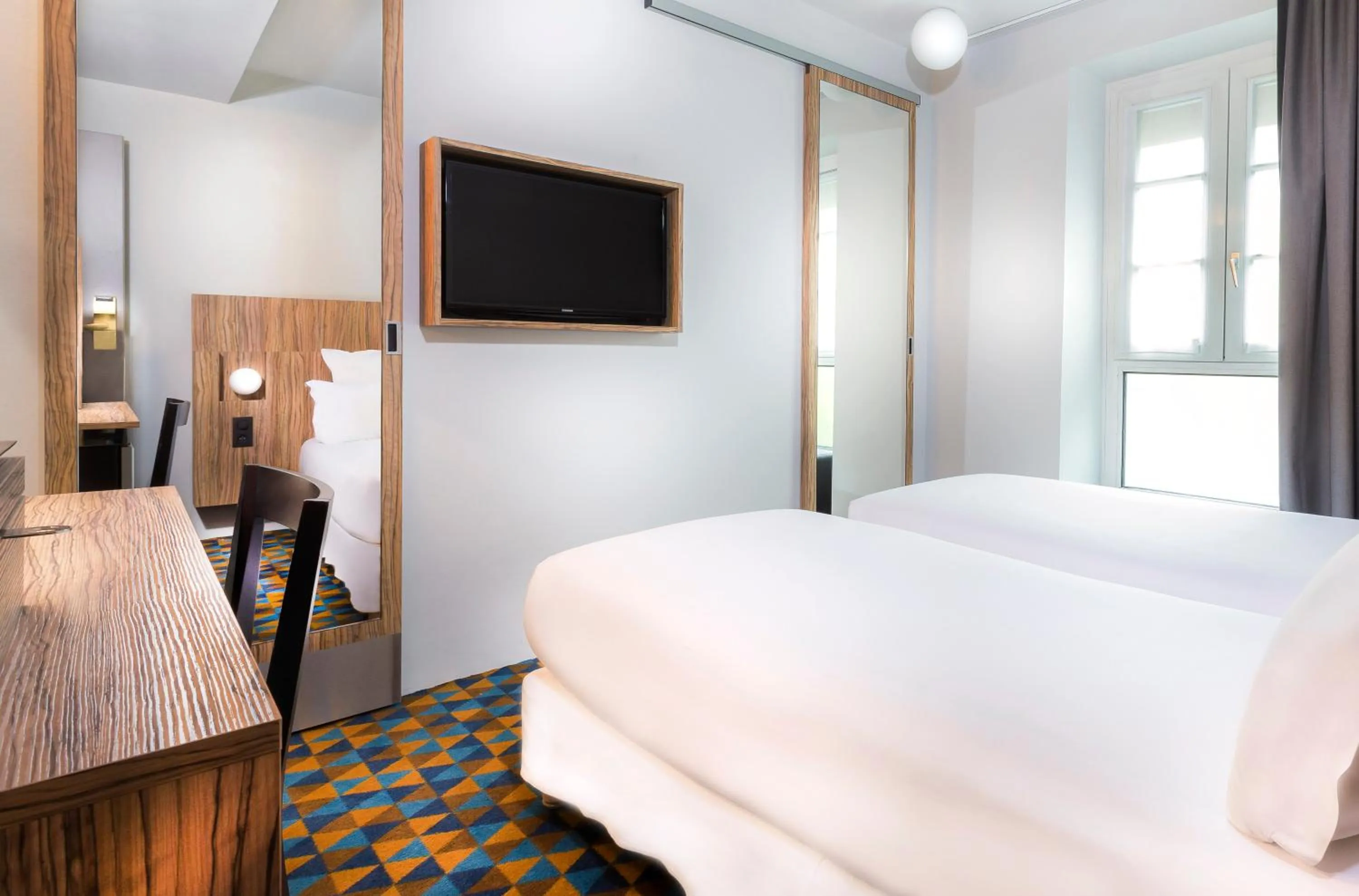 TV and multimedia, Bed in Libertel Gare Du Nord Suede