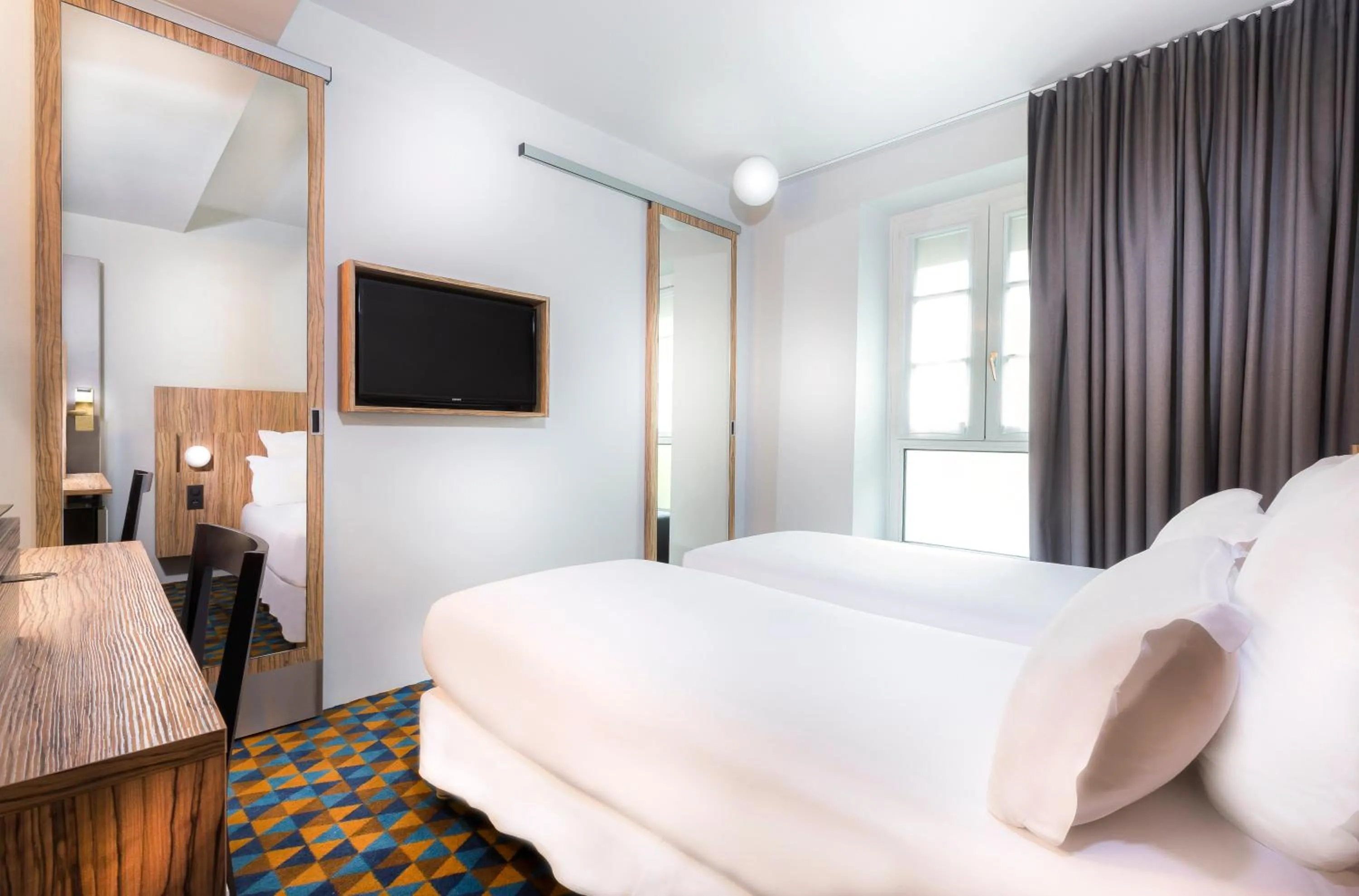 TV and multimedia, Bed in Libertel Gare Du Nord Suede