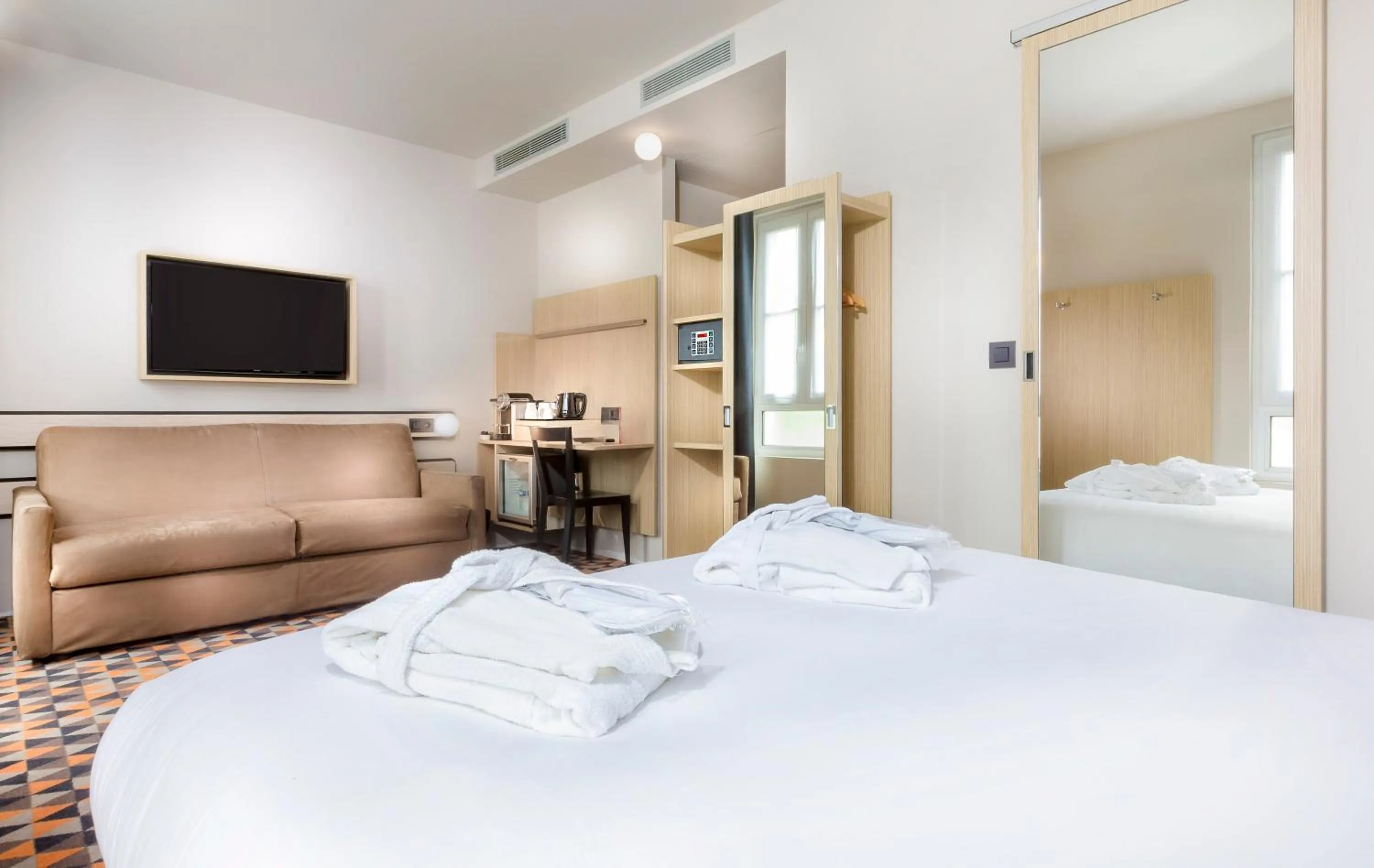 Bed in Libertel Gare Du Nord Suede