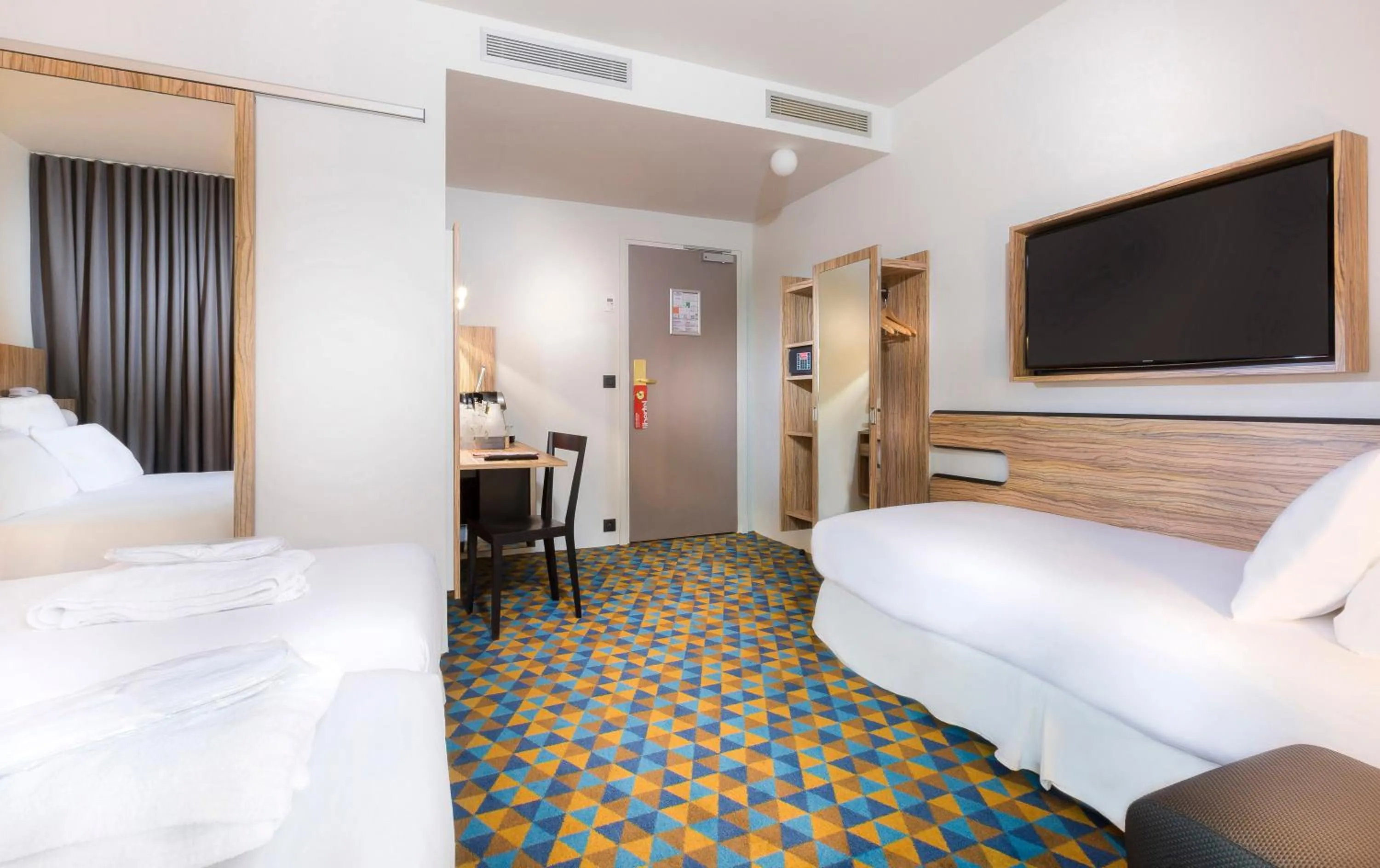 Bed in Libertel Gare Du Nord Suede