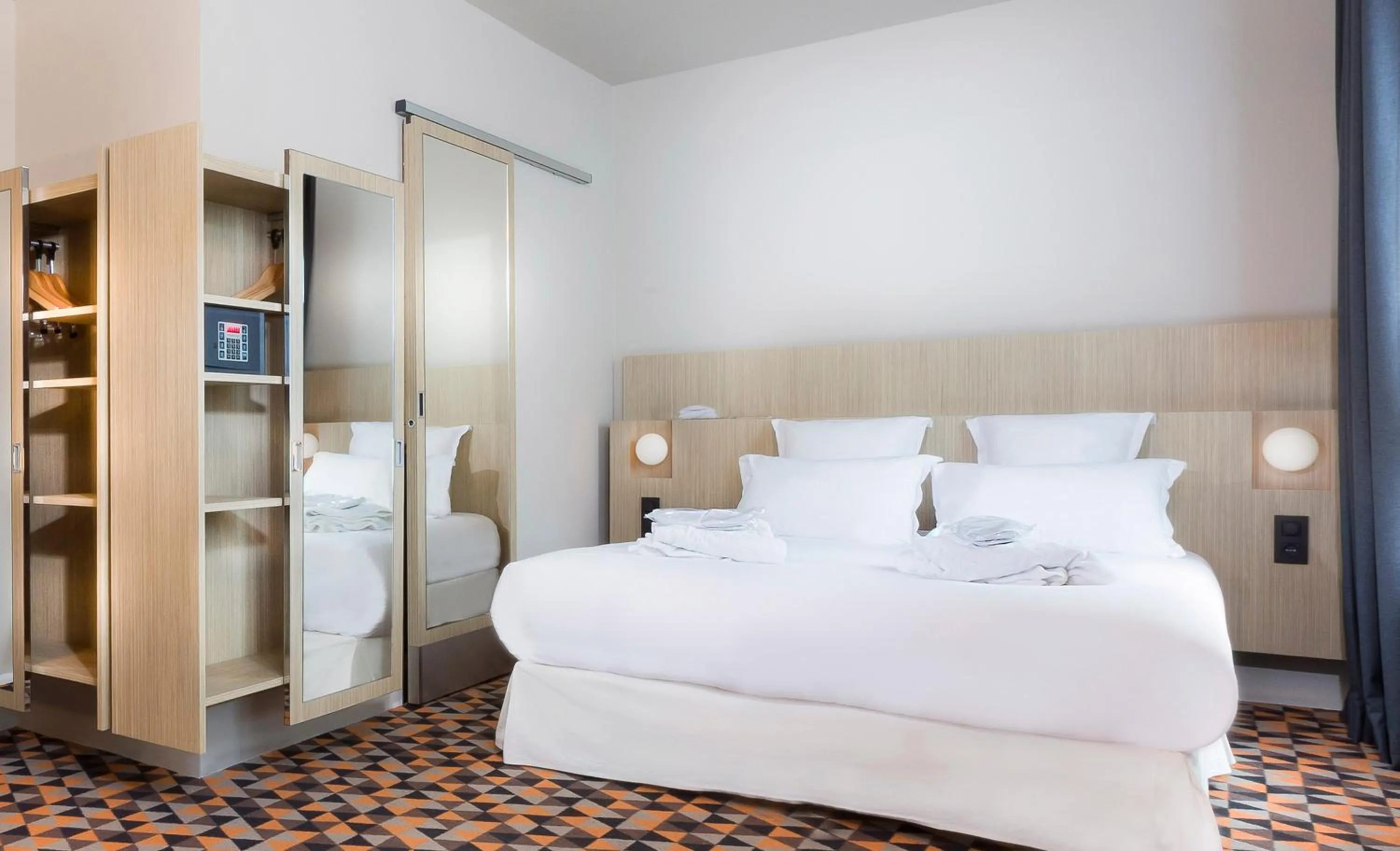 Bed in Libertel Gare Du Nord Suede