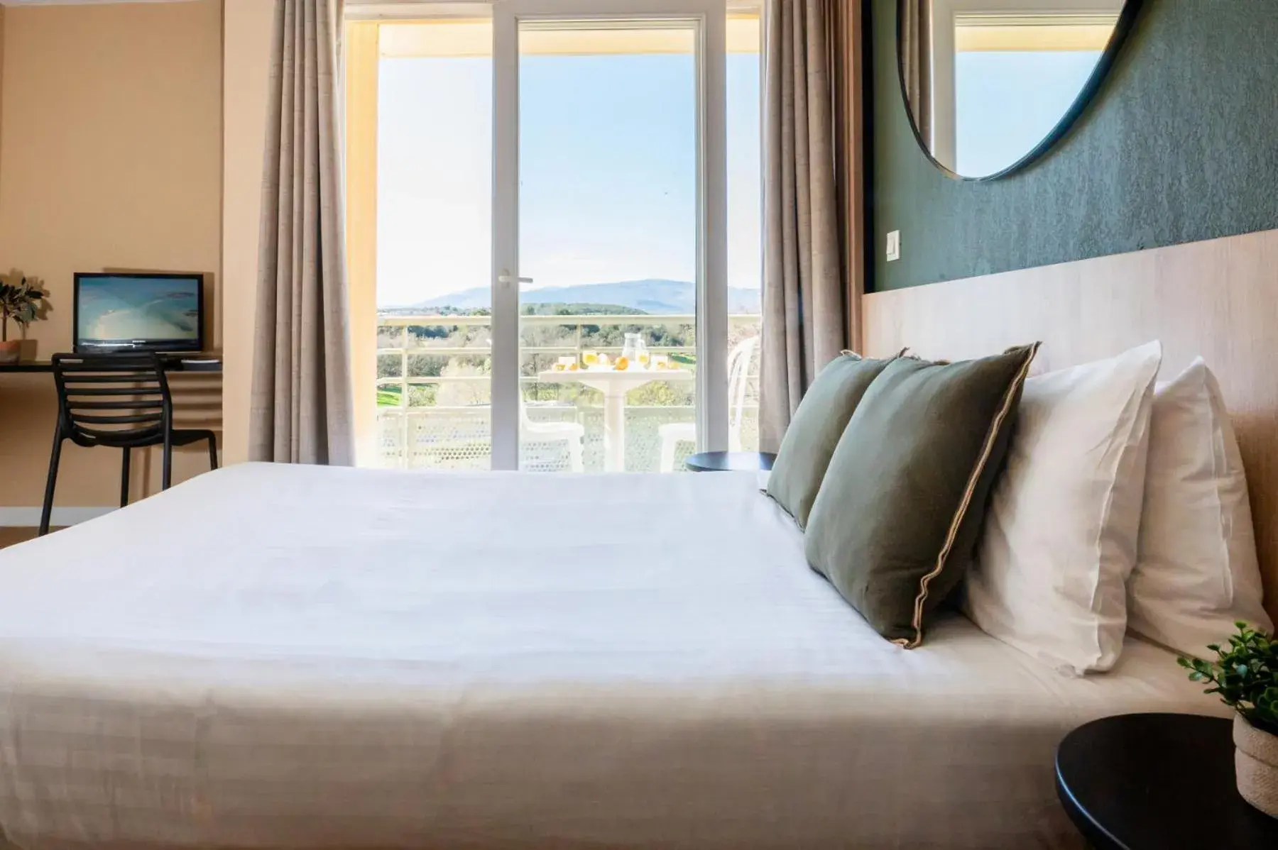 Bedroom, Bed in Nemea Appart Hotel Green Side Biot Sophia Antipolis Bedroom, Bed in Nemea Appart Hotel Green Side Biot Sophia Antipolis